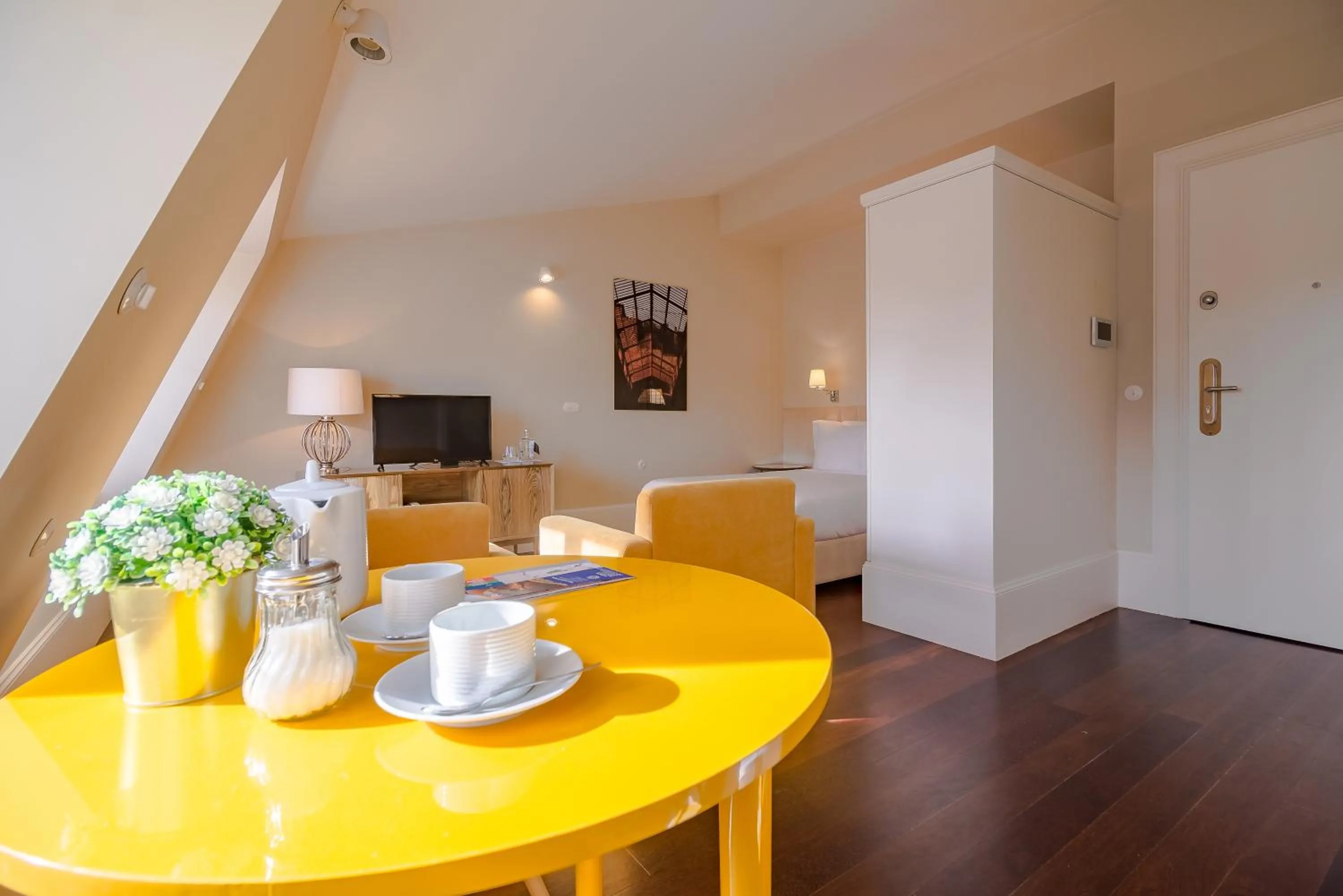 TV and multimedia in YOUROPO - Market