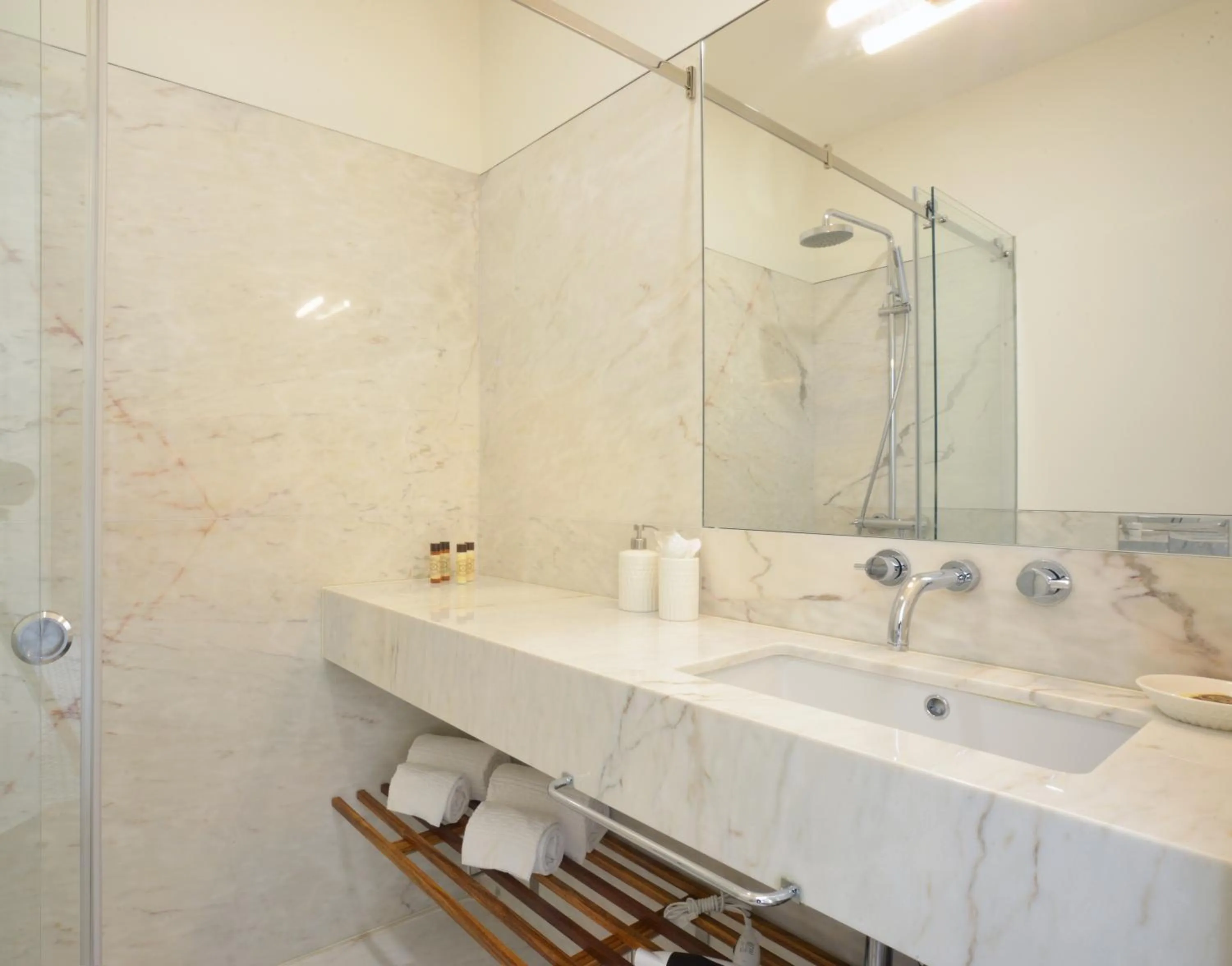 Shower in YOUROPO - Market