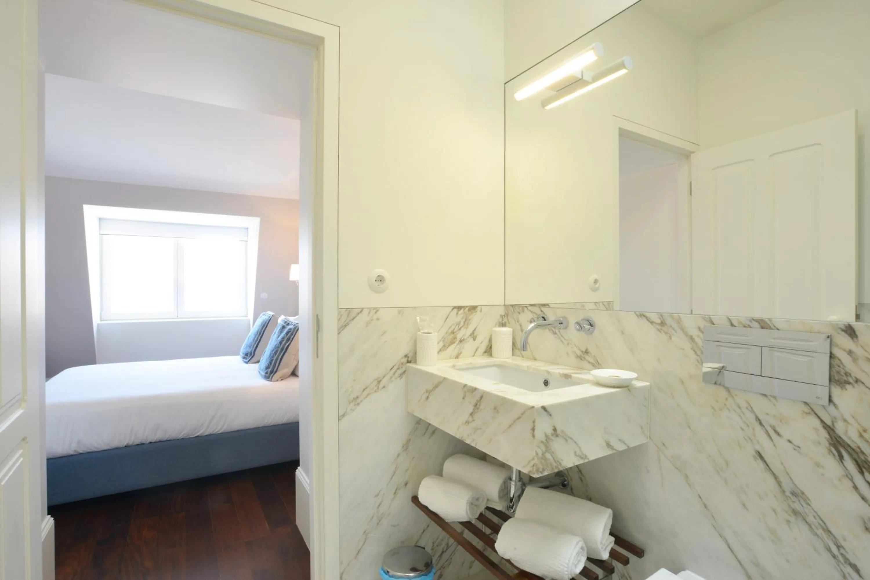 Bed in YOUROPO - Market