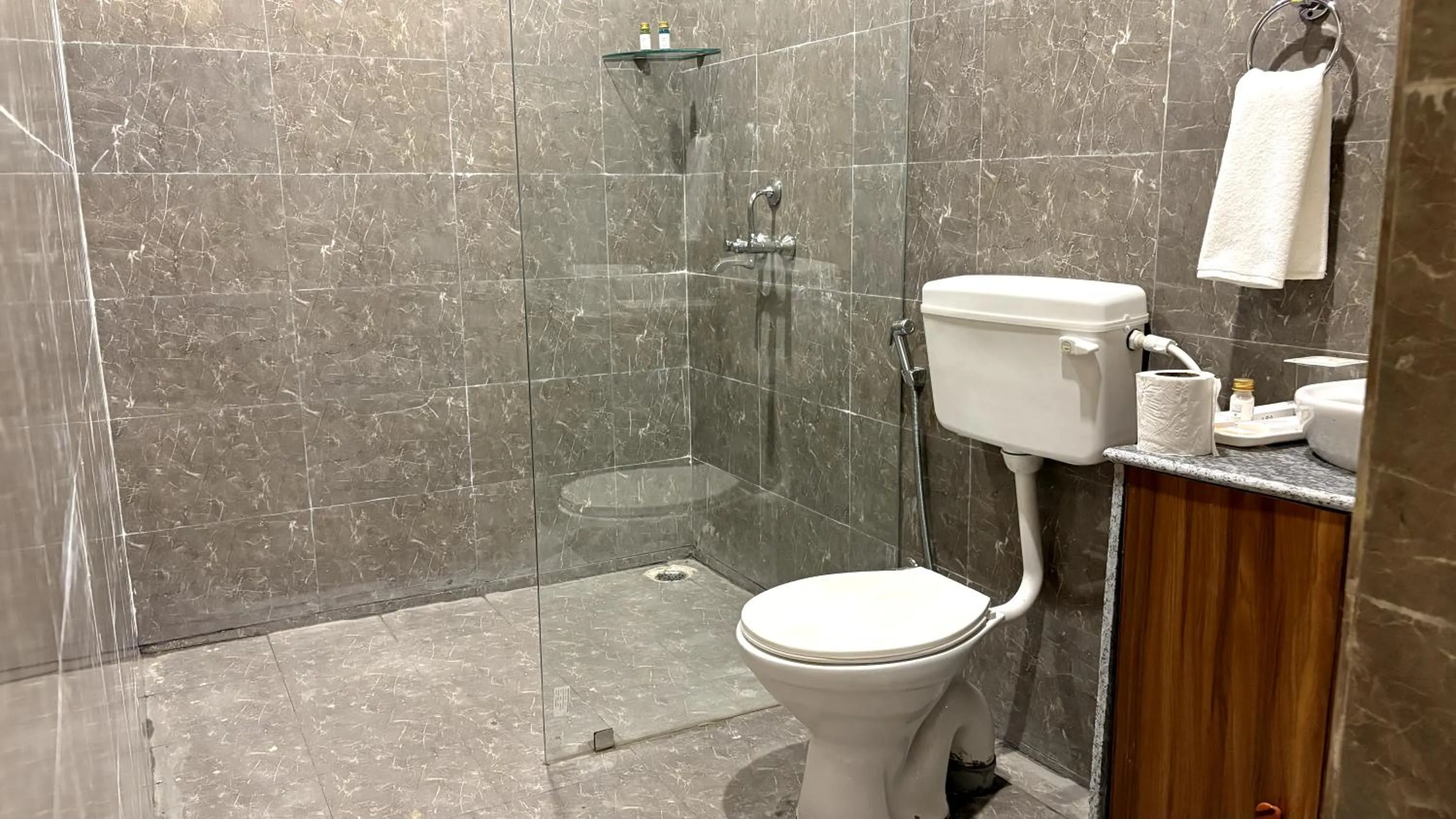 Shower in Paridhi Niwas, Ranthambore- near Tiger Safari Zones 1-5