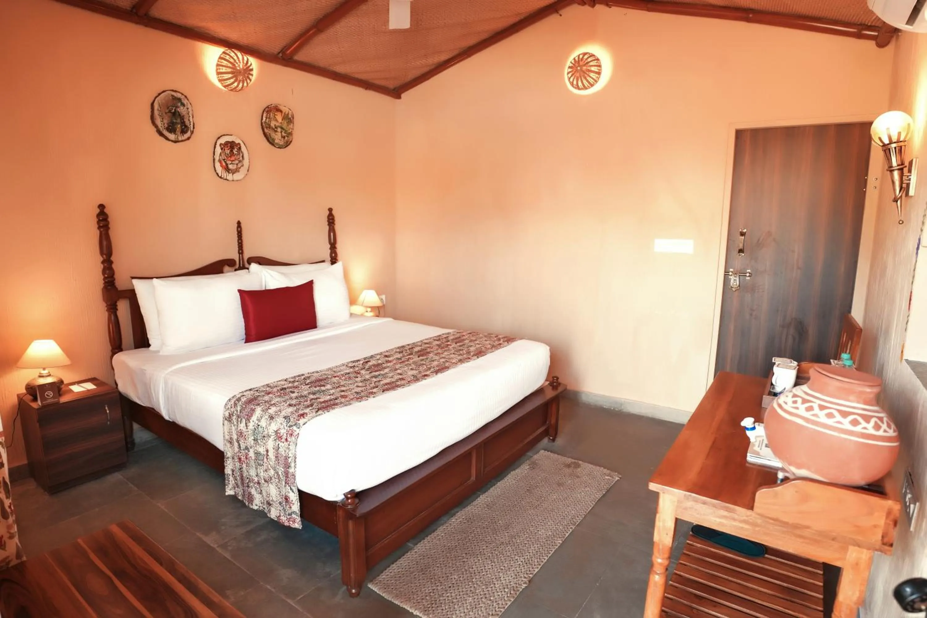 Bed in Paridhi Niwas, Ranthambore- near Tiger Safari Zones 1-5