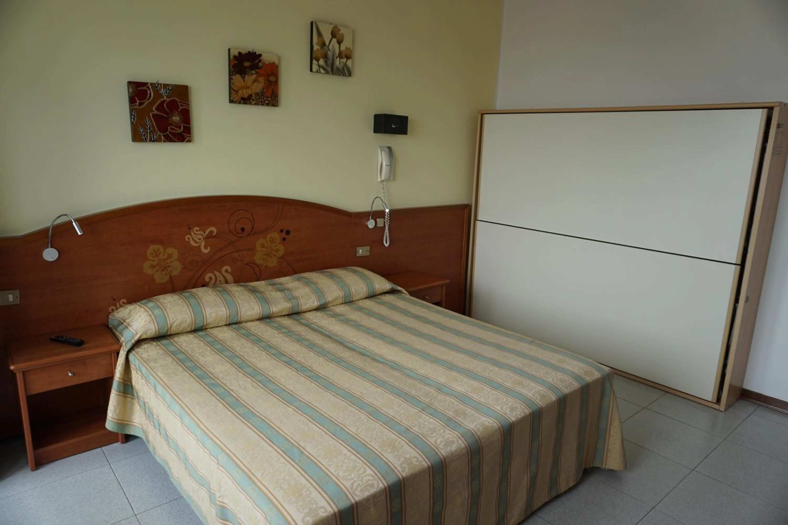 Bed in Hotel Ideal Sottomarina