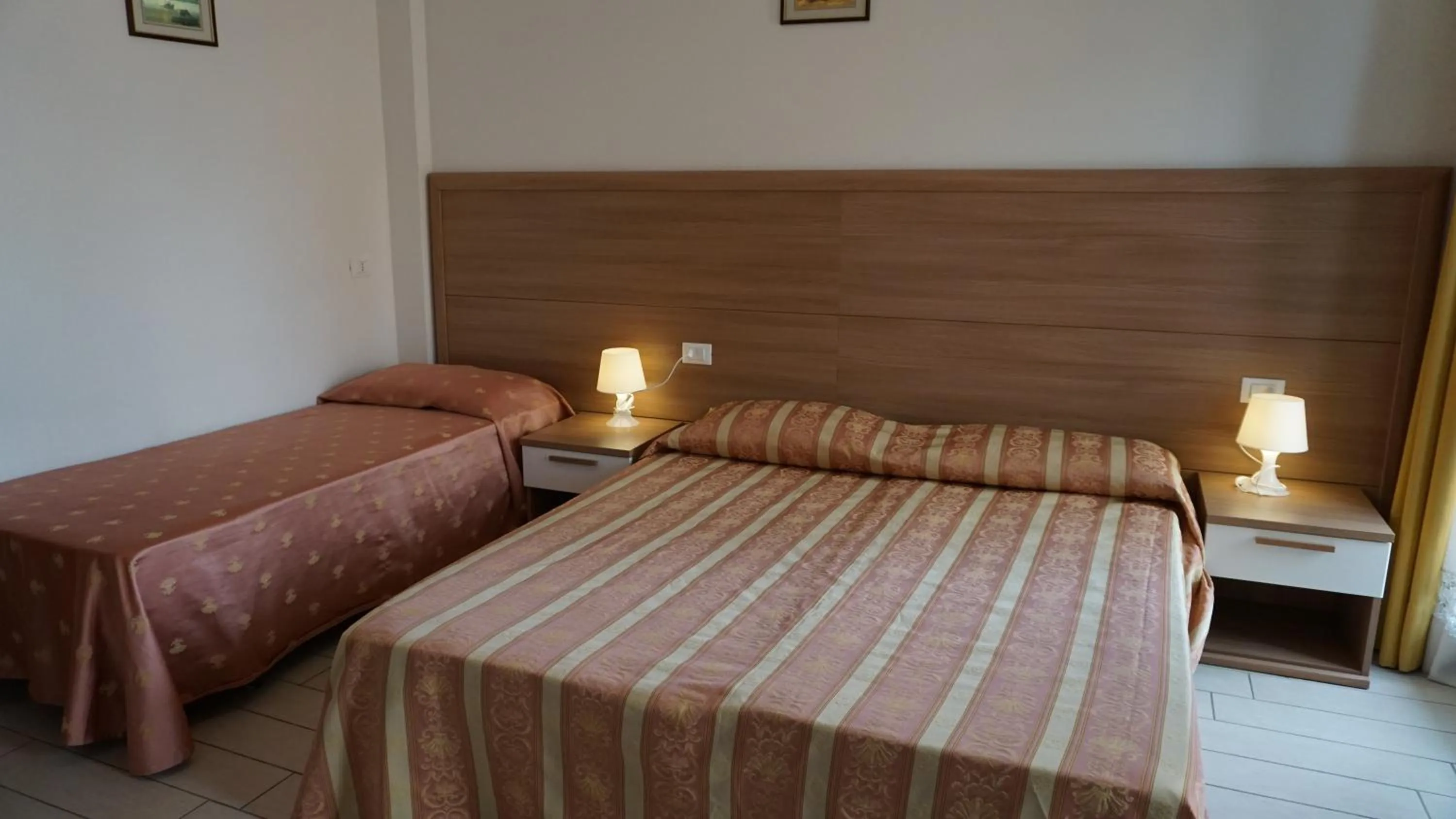 Bed in Hotel Ideal Sottomarina