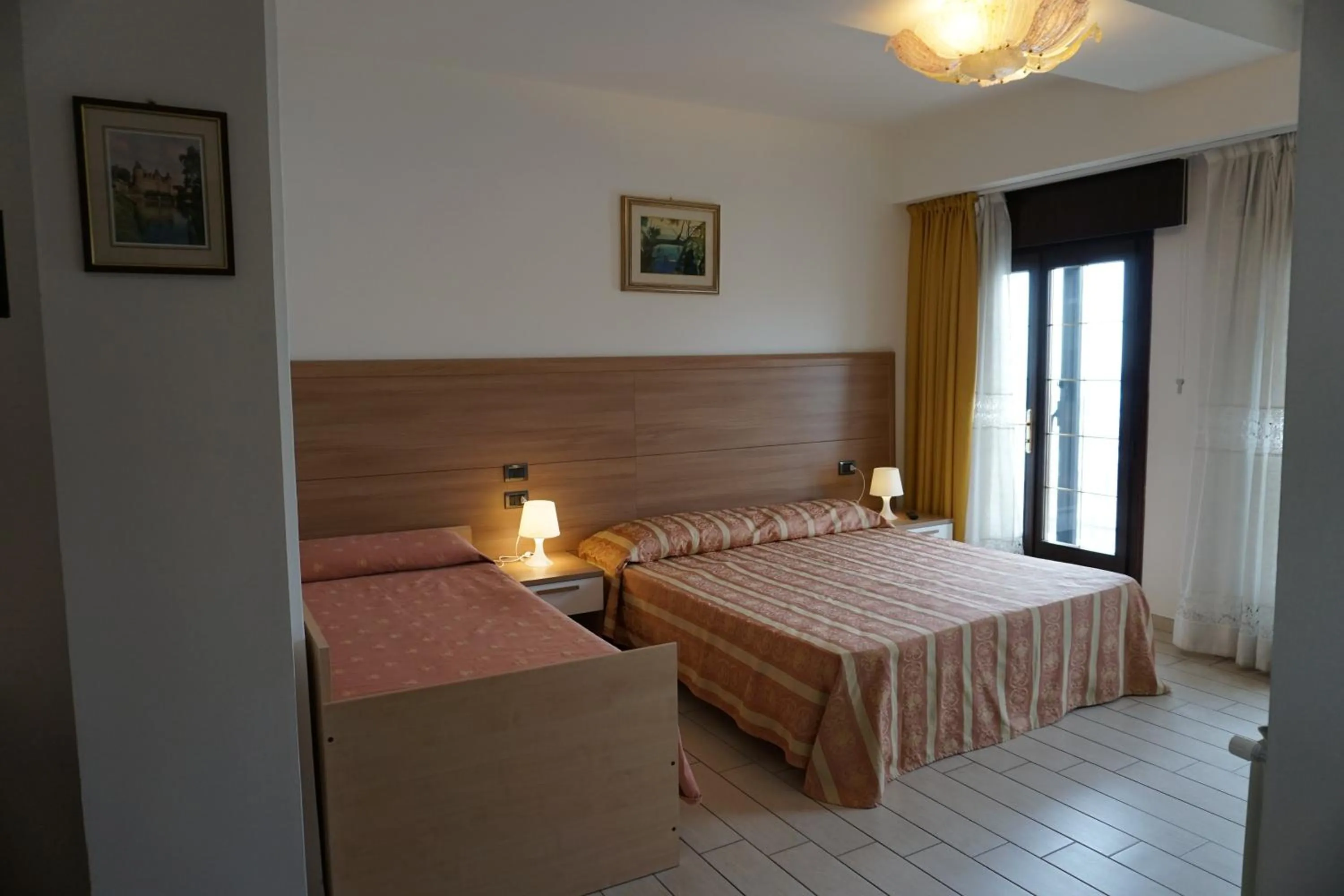 Bed in Hotel Ideal Sottomarina