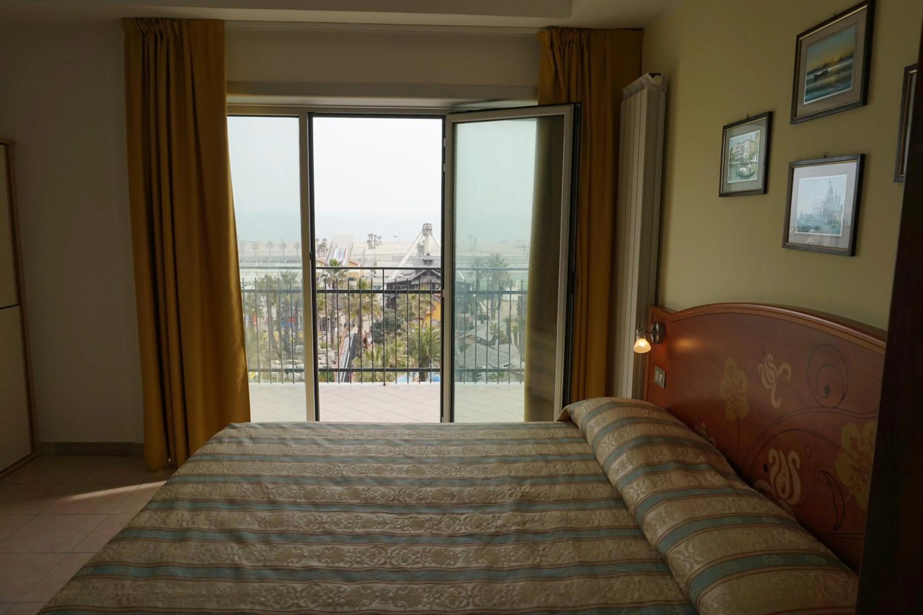 Bed in Hotel Ideal Sottomarina