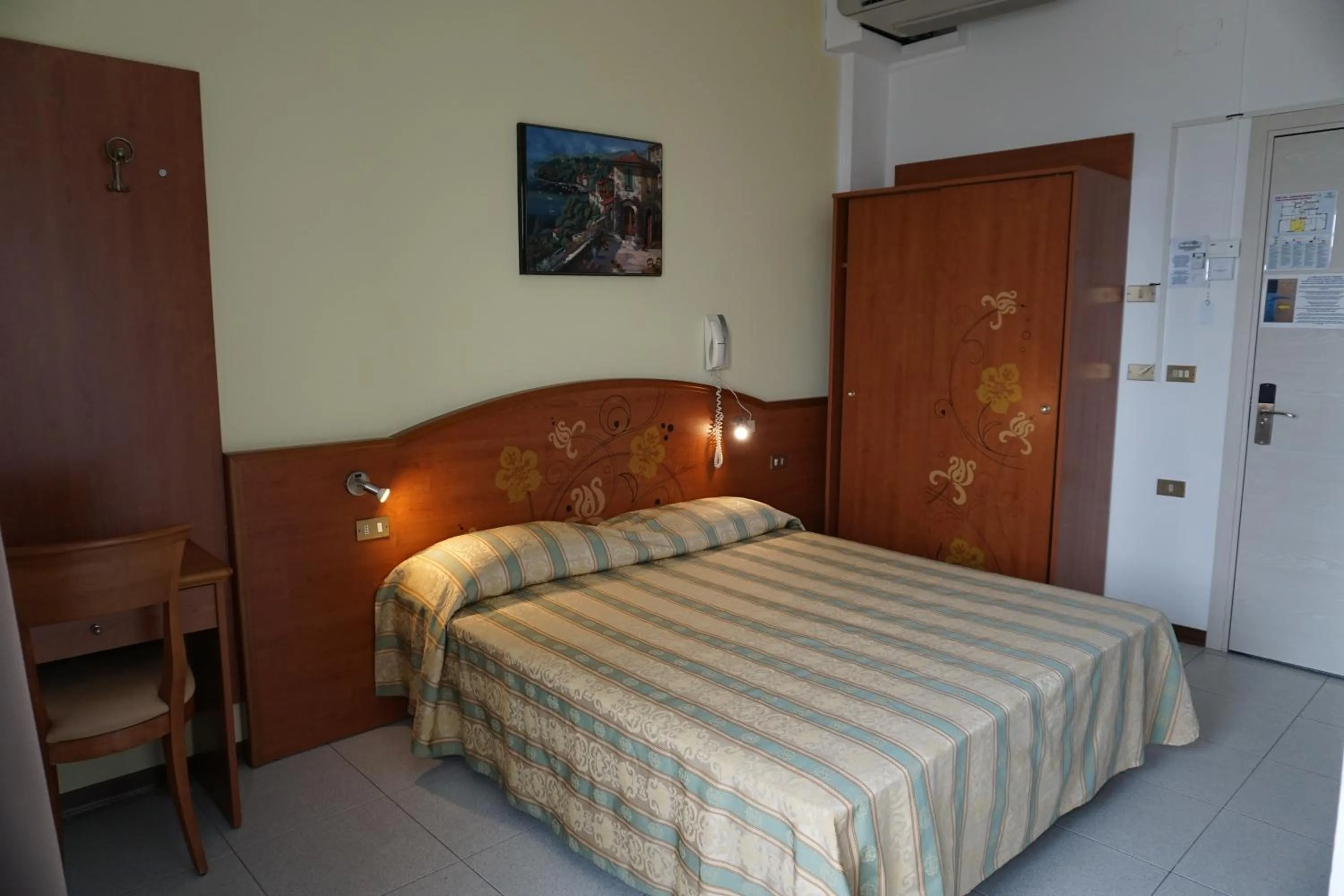 Bed in Hotel Ideal Sottomarina