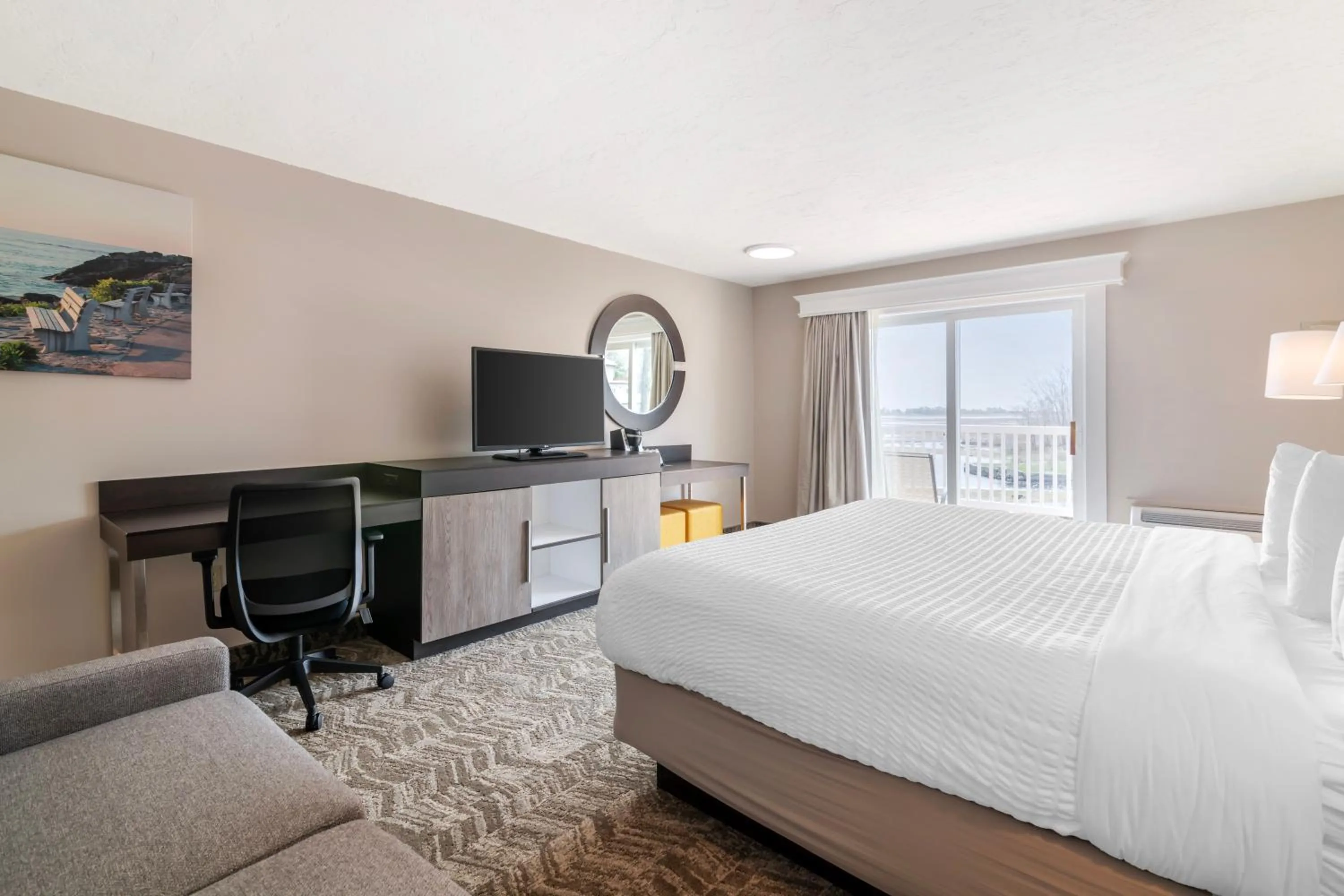 Bedroom, Bed in Ogunquit River Inn & Suites