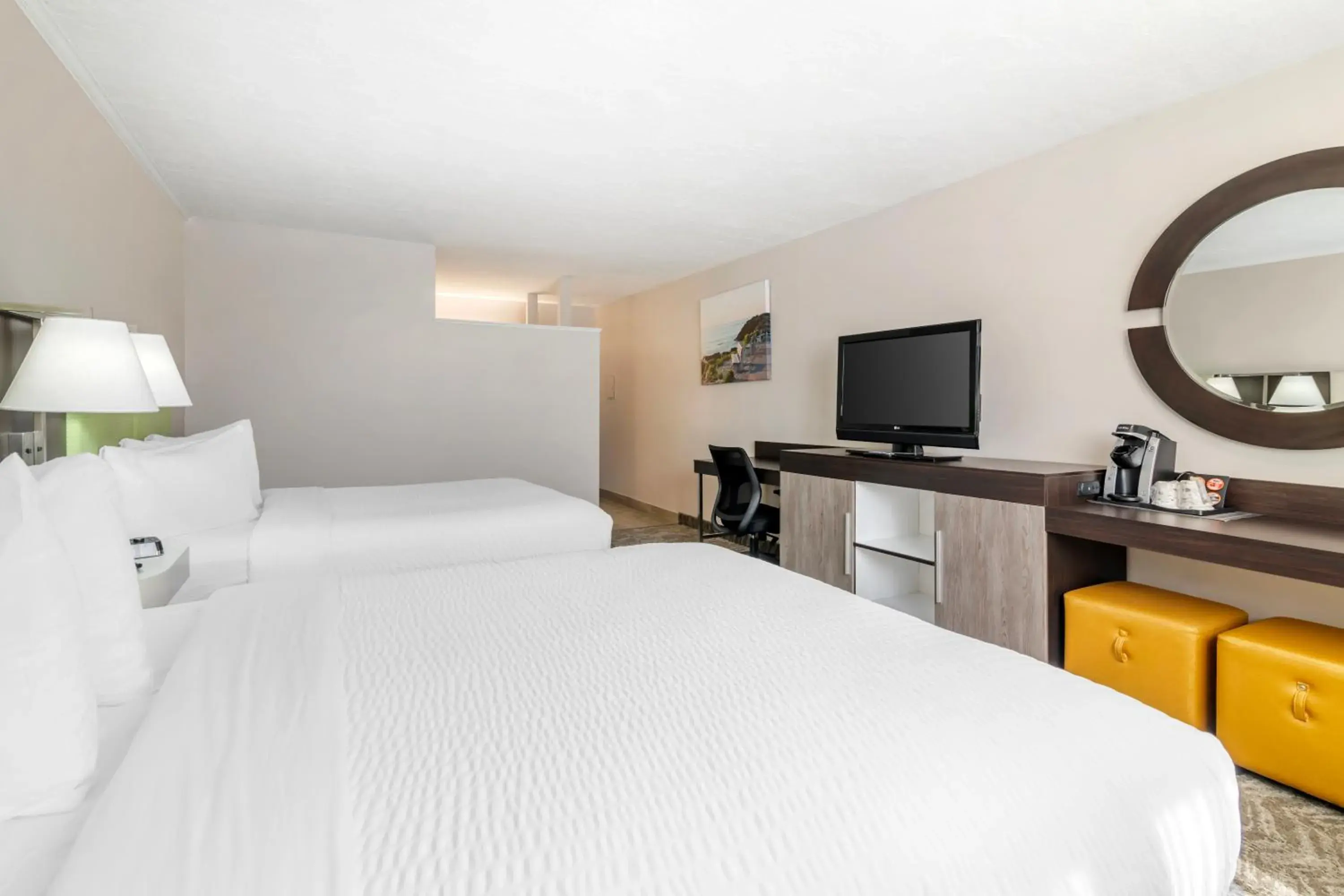 Queen Room with Two Queen Beds - Accessible/Non Smoking in Ogunquit River Inn & Suites Queen Room with Two Queen Beds - Accessible/Non Smoking in Ogunquit River Inn & Suites