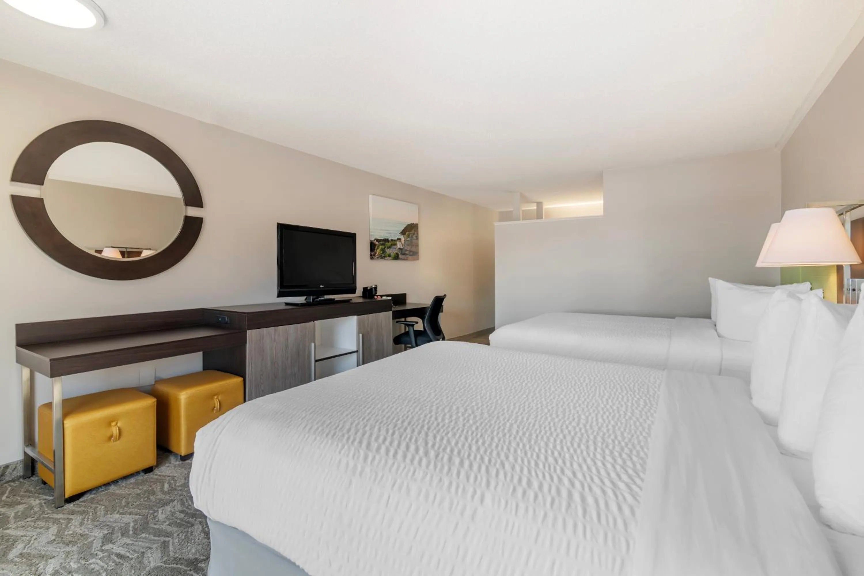 TV and multimedia, Bed in Ogunquit River Inn & Suites