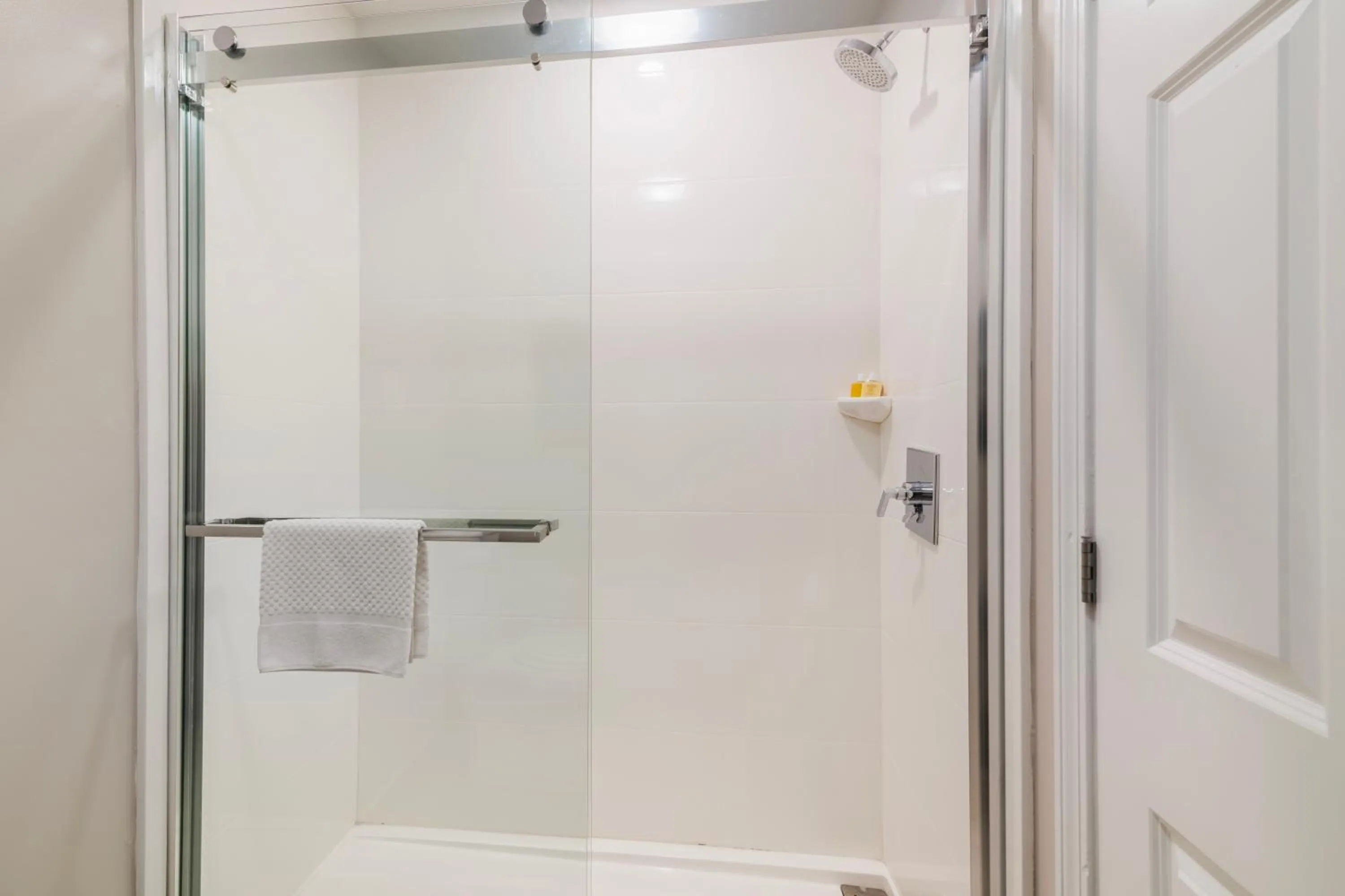 Shower in Ogunquit River Inn & Suites