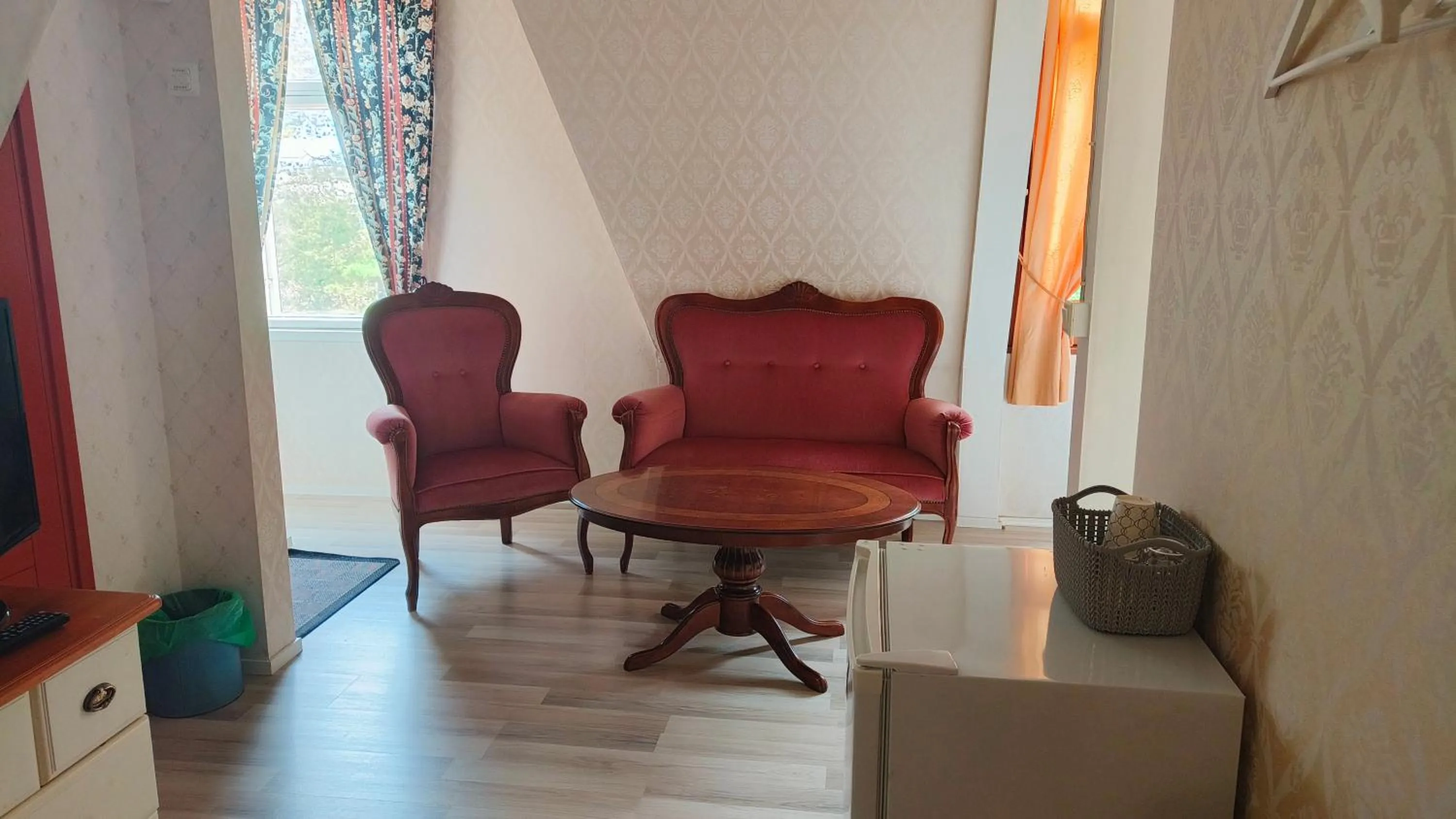 Seating area in Mäntyluodon Hotelli