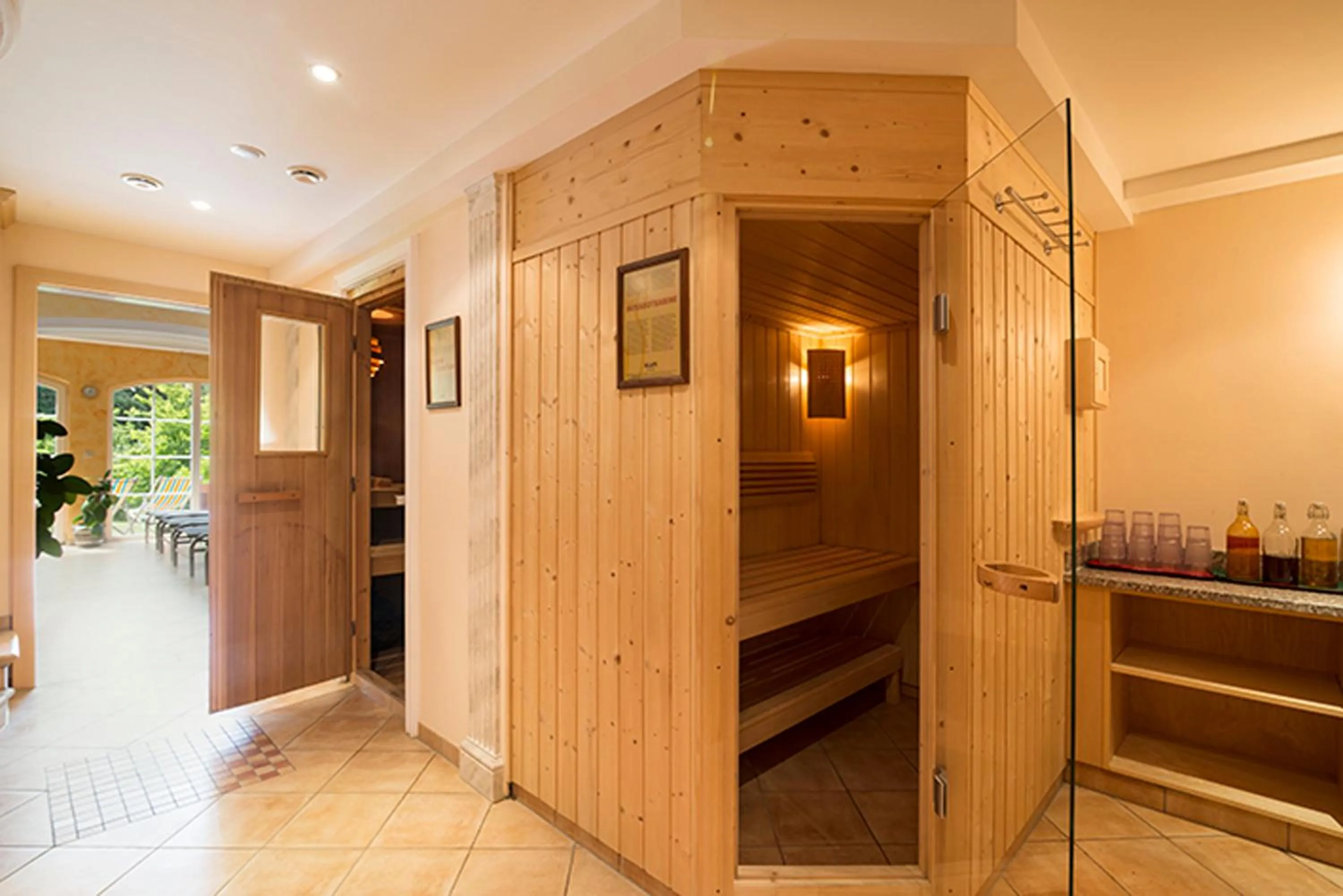 Sauna, Bed in Reiters Wohlfühlhotel