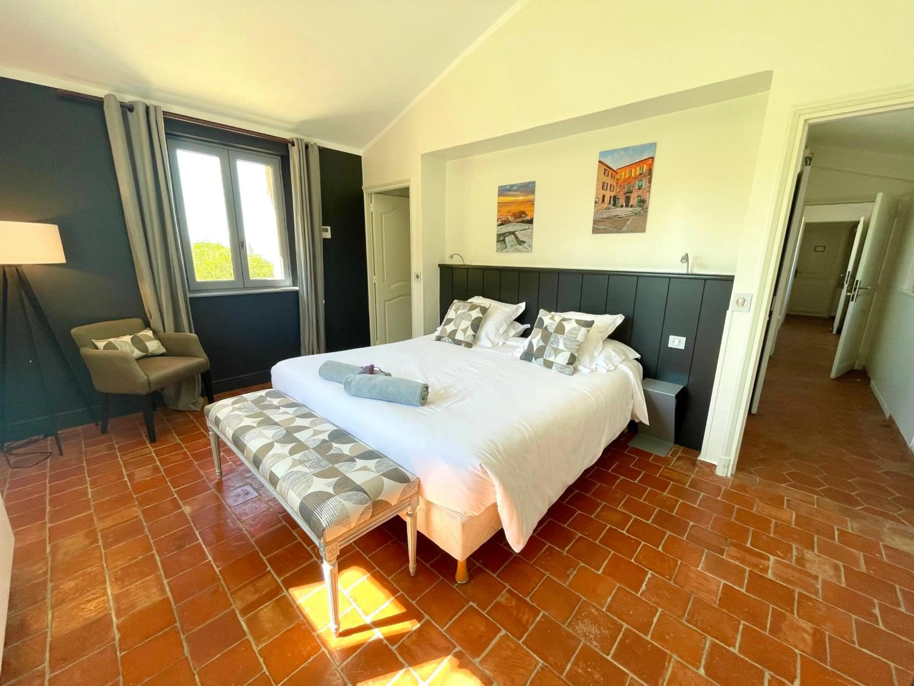 Photo of the whole room, Bed in Domaine de l'Enclos