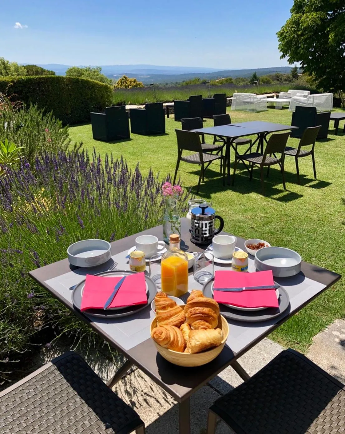 Breakfast in Domaine de l'Enclos