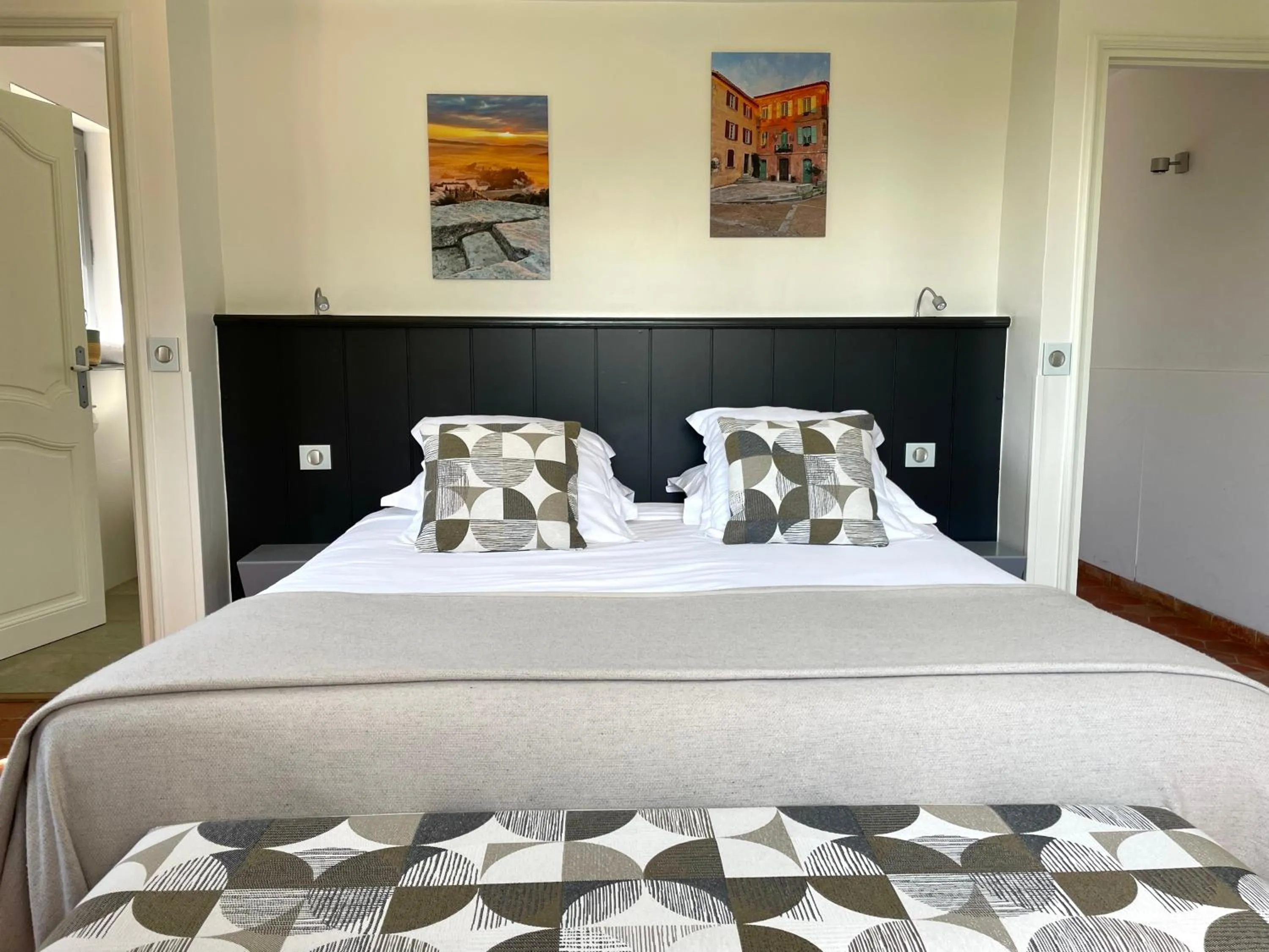 Bedroom, Bed in Domaine de l'Enclos