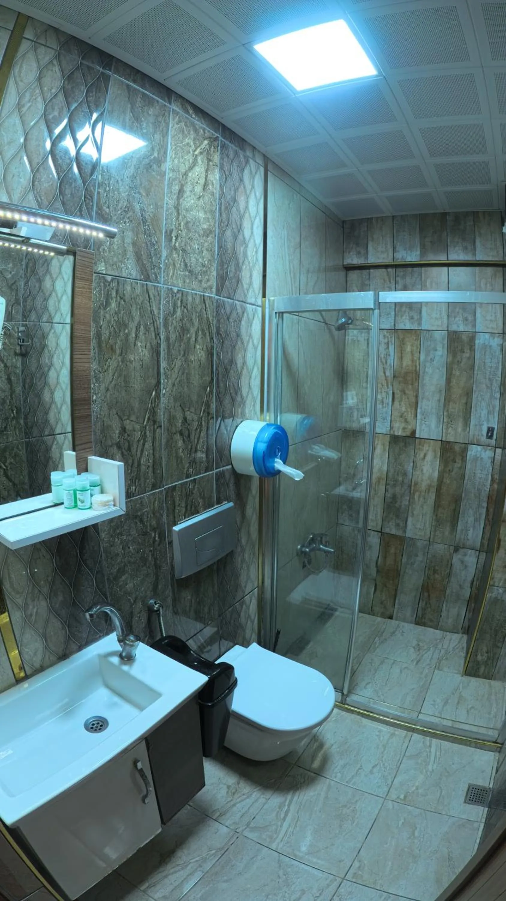 Shower in Goblec Otel