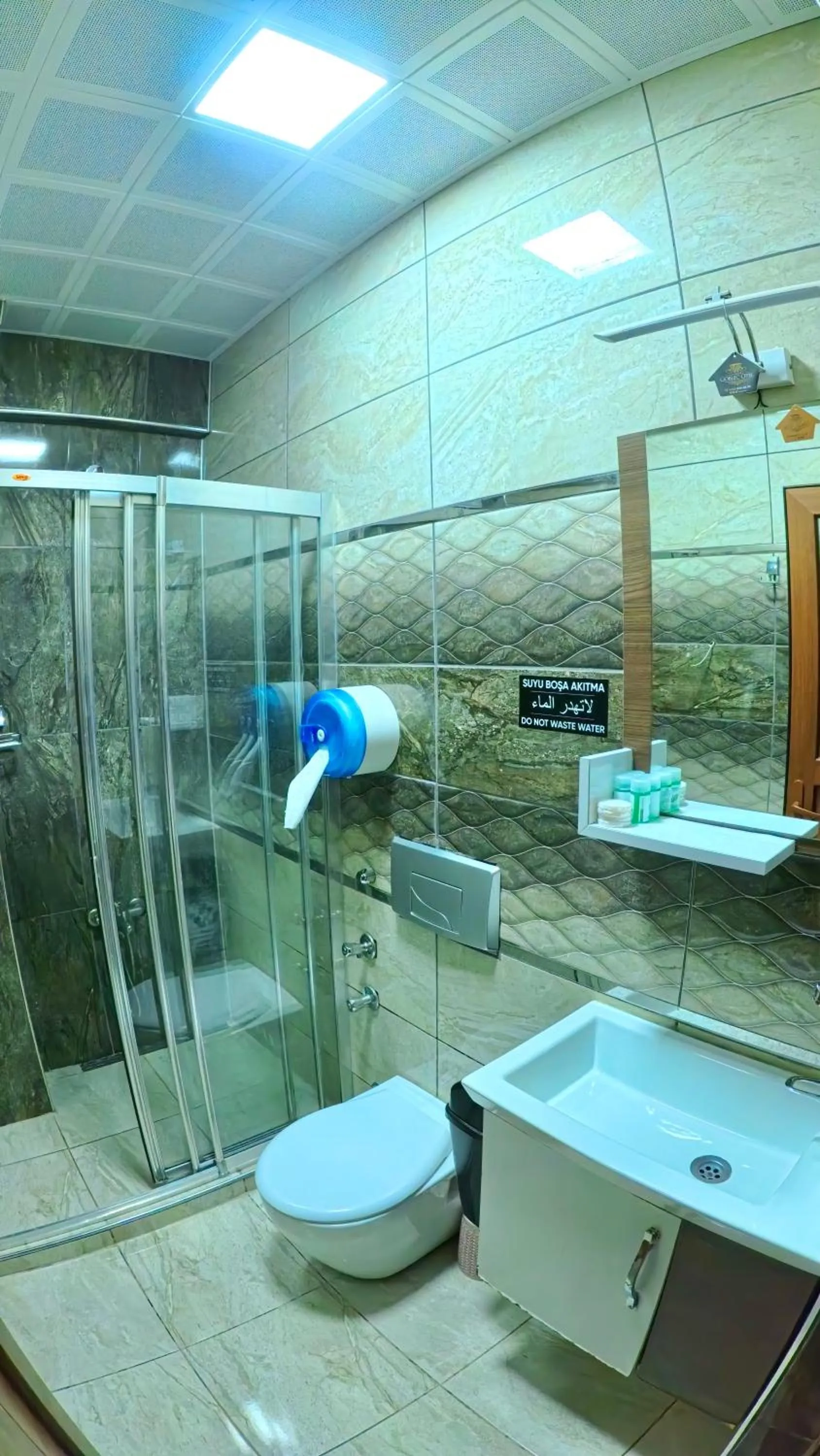 Shower in Goblec Otel