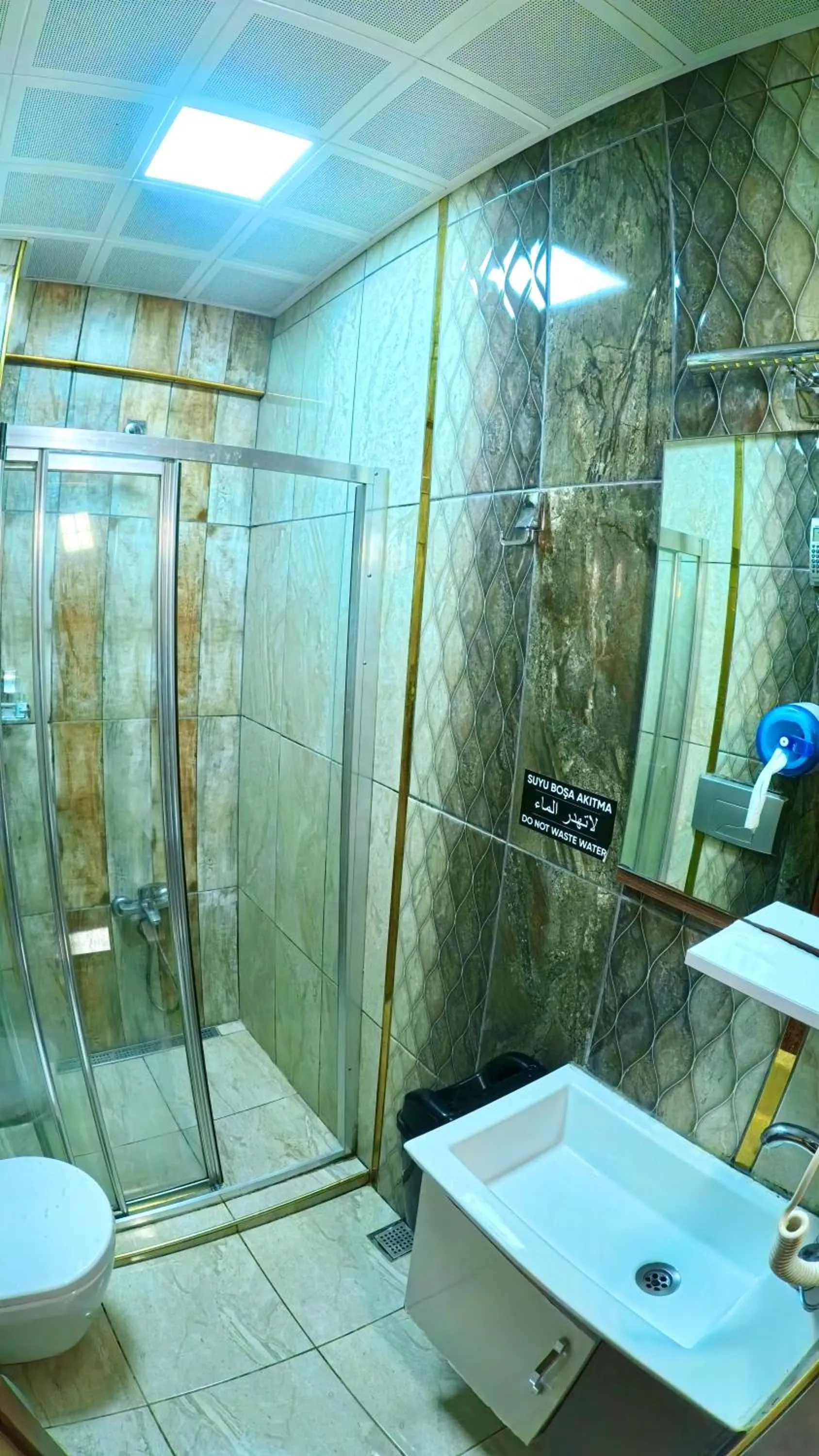Shower in Goblec Otel