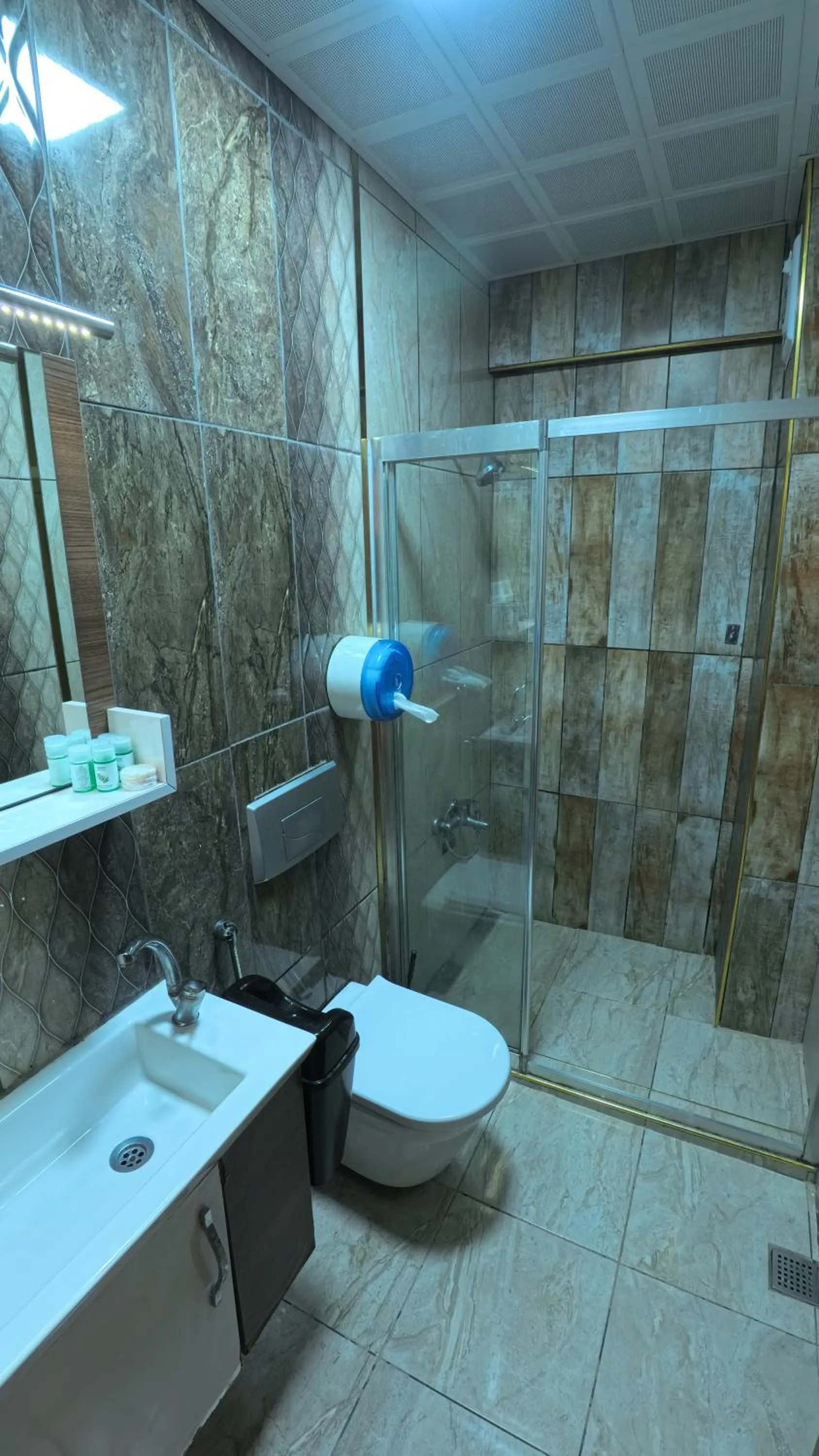 Shower in Goblec Otel