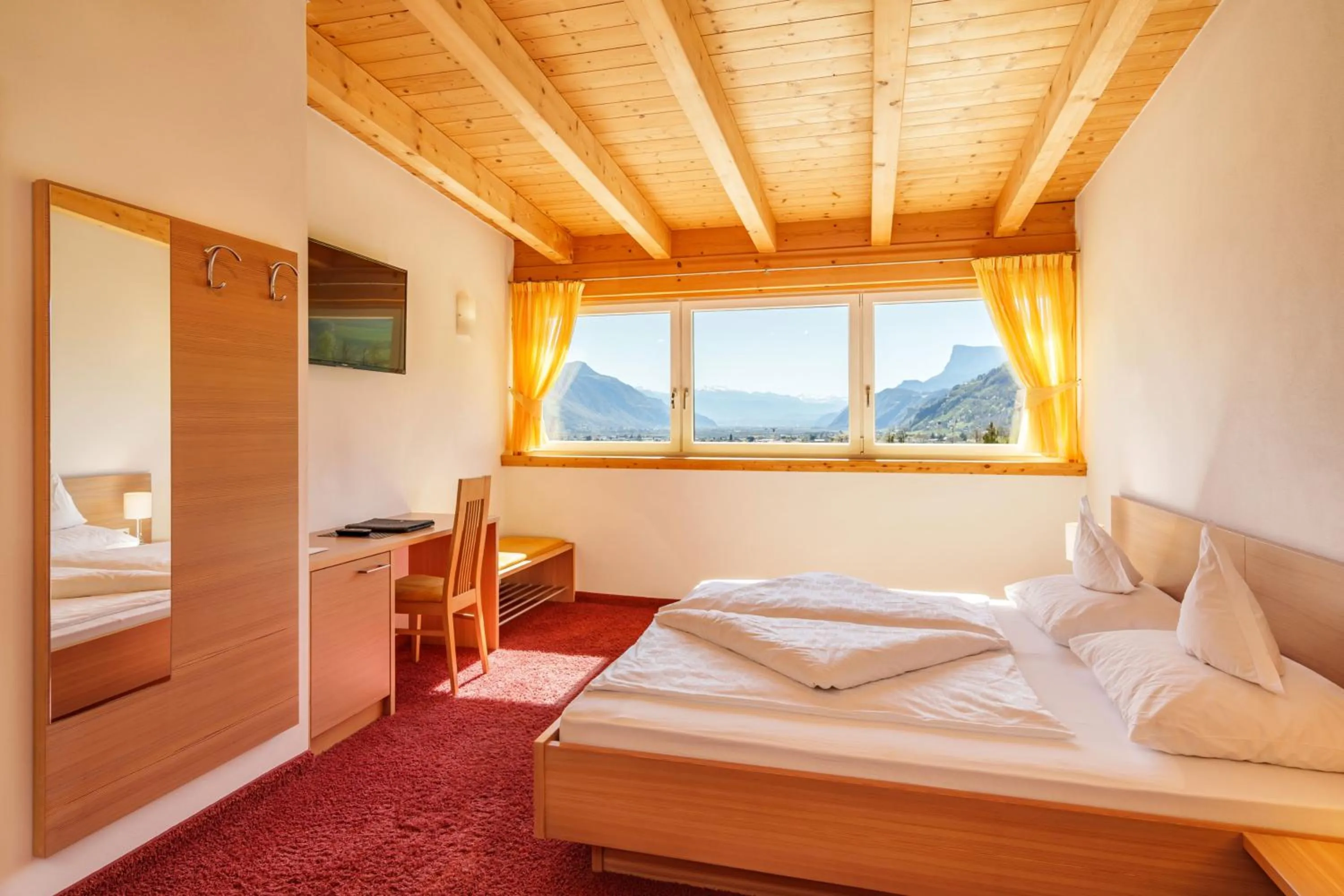 Bedroom, Bed in Hotel Törggelehof