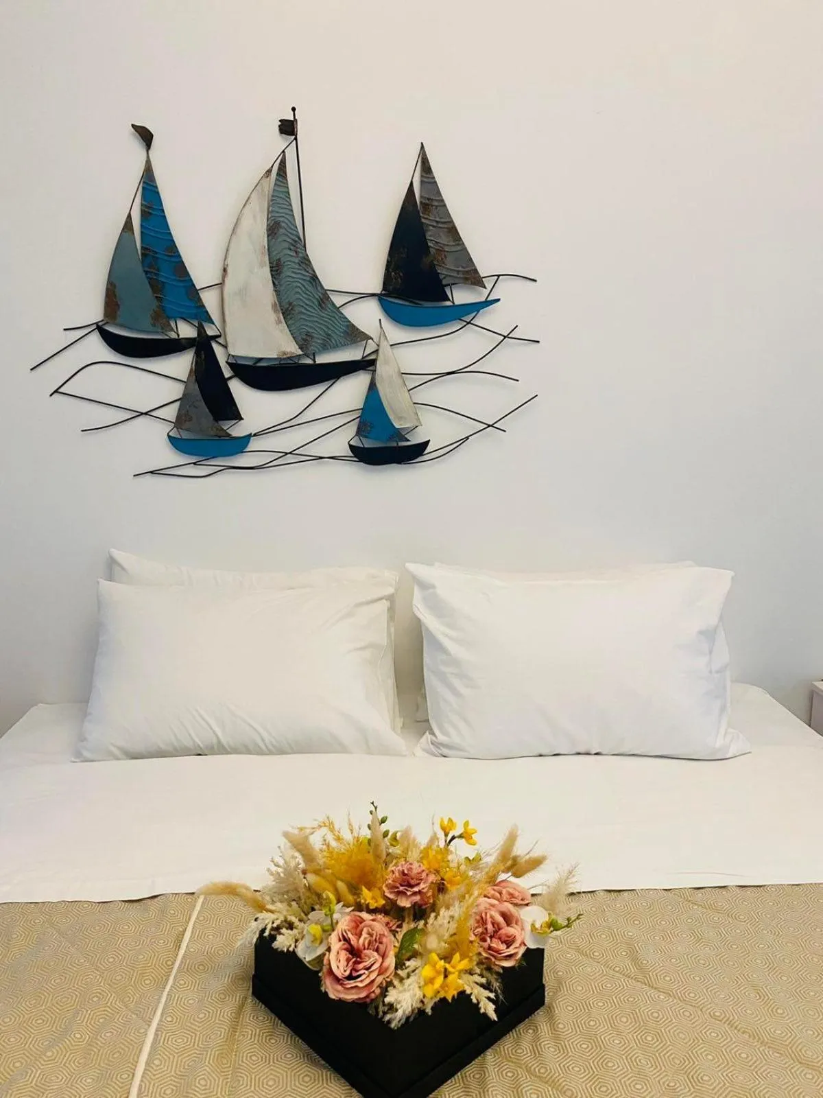 Bedroom, Bed in Blue Sea Hotel