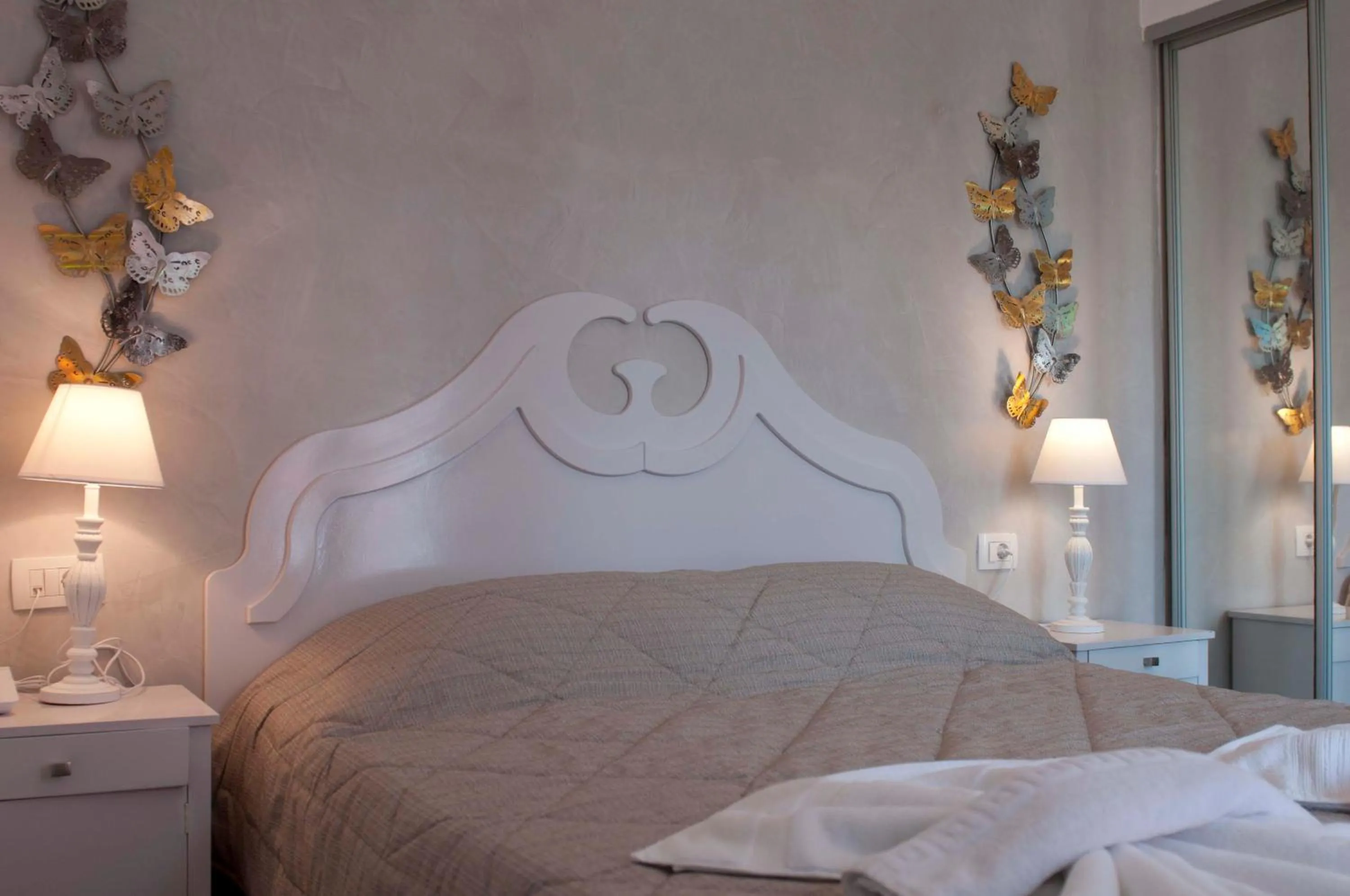 Time of day, Bed in Blue Sea Hotel