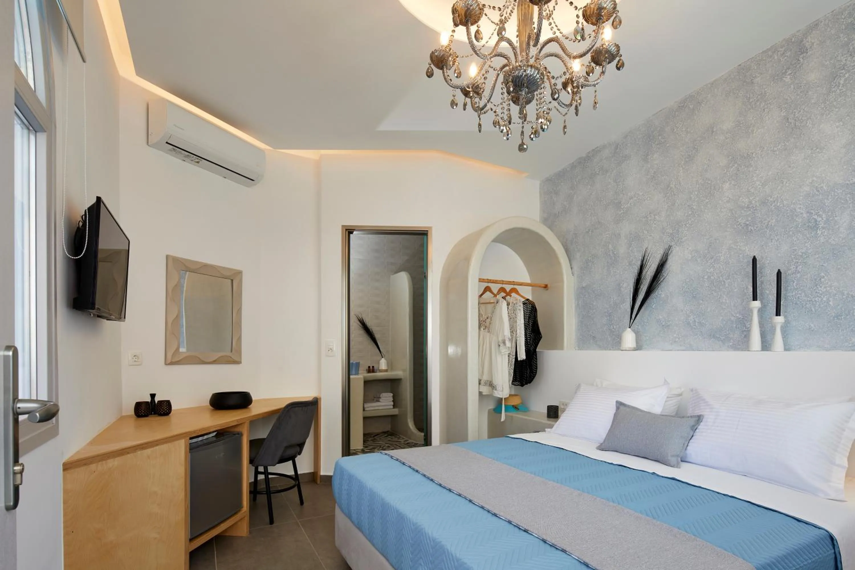 Photo of the whole room, Bed in Blue Sea Hotel