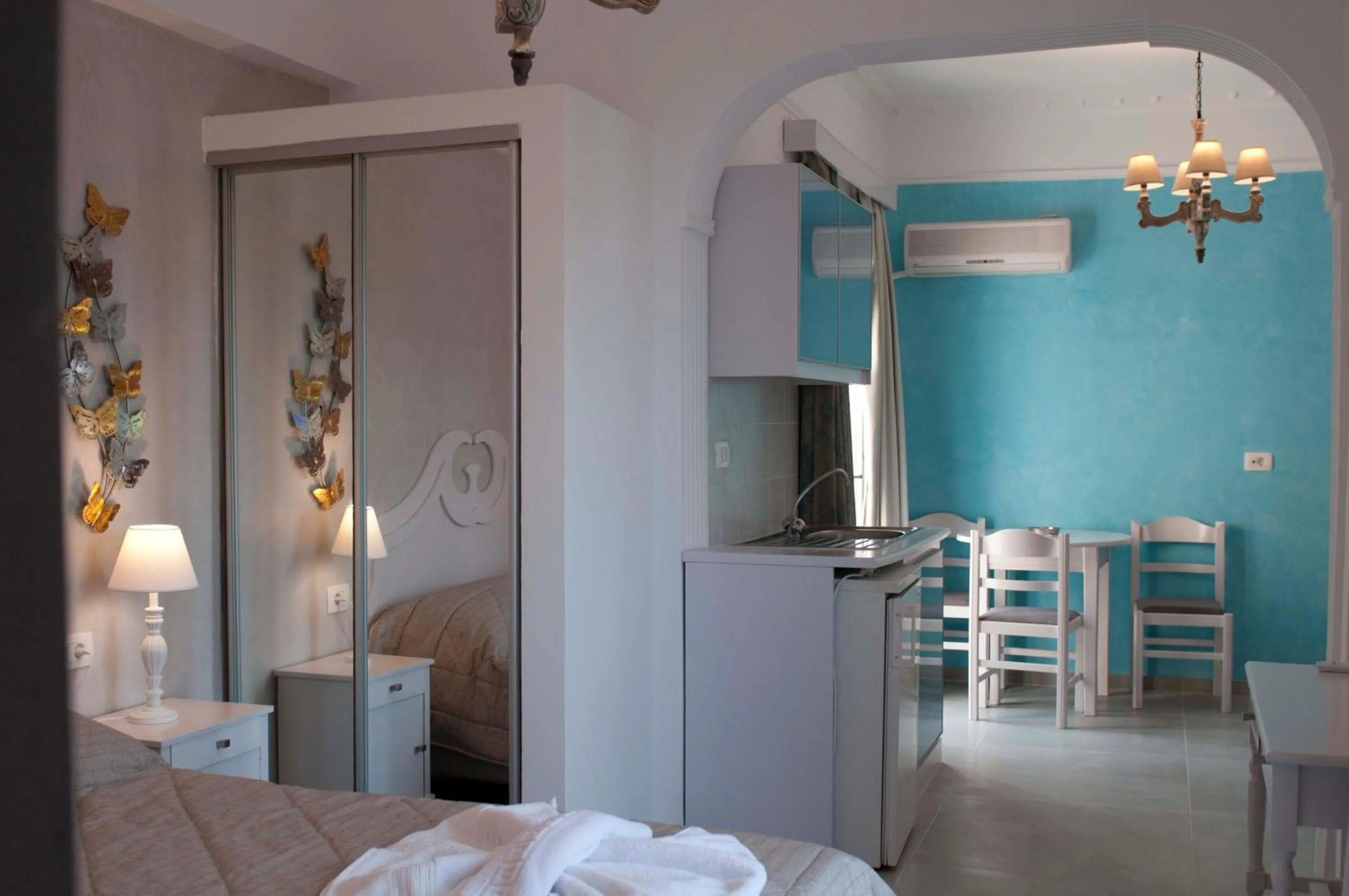 Time of day, Bed in Blue Sea Hotel