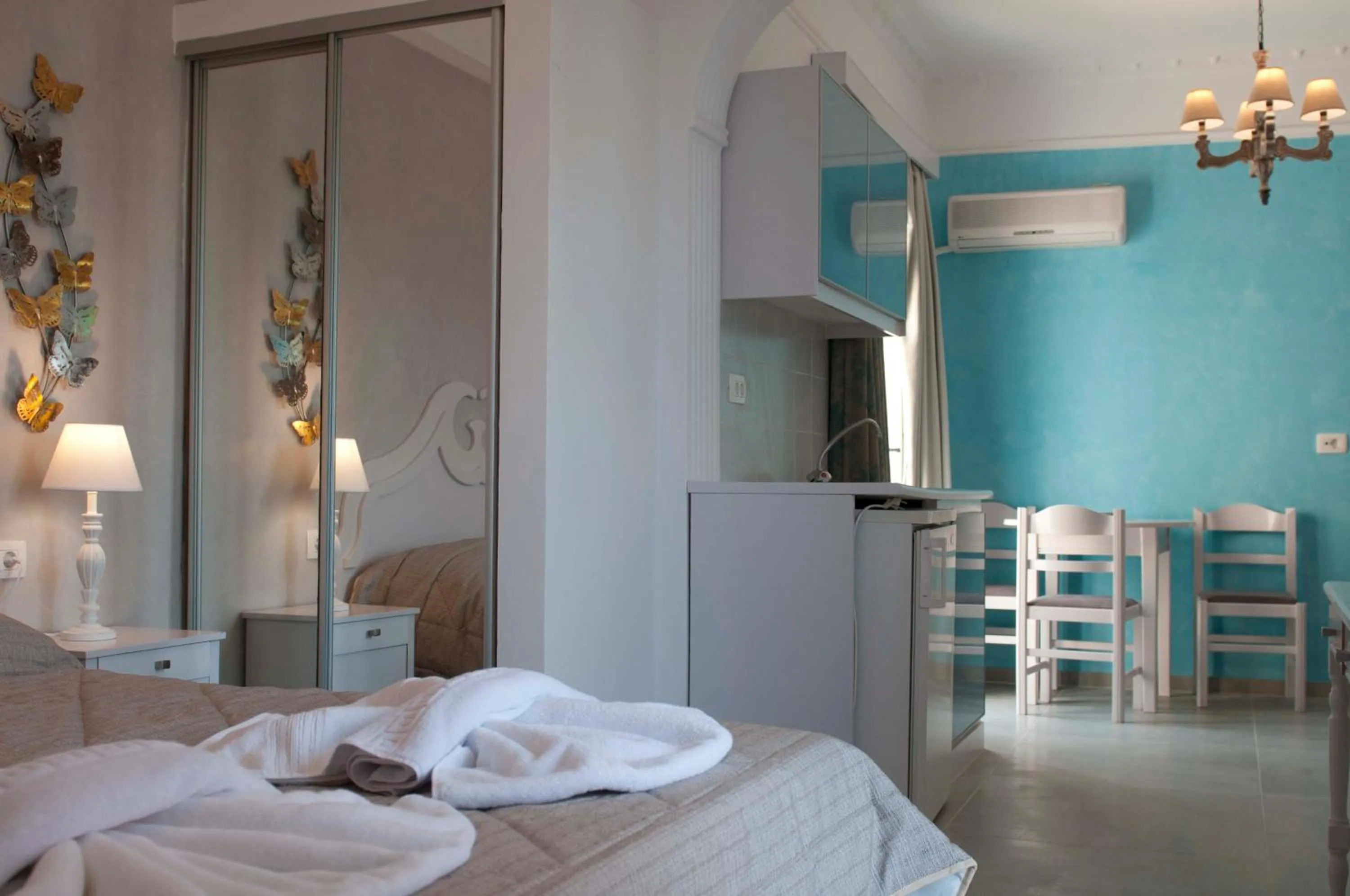 Time of day, Bed in Blue Sea Hotel