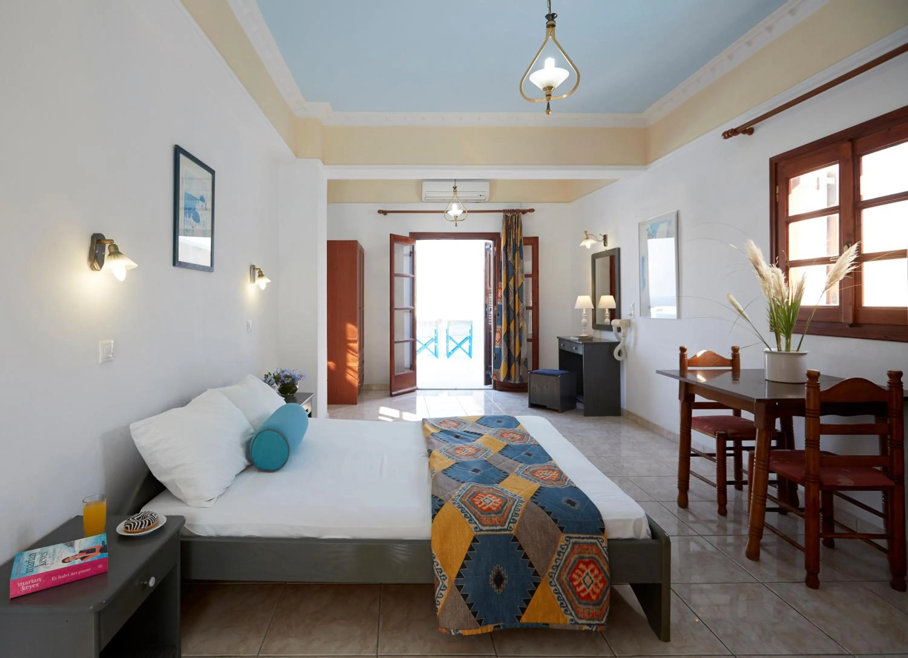 Time of day, Bed in Blue Sea Hotel