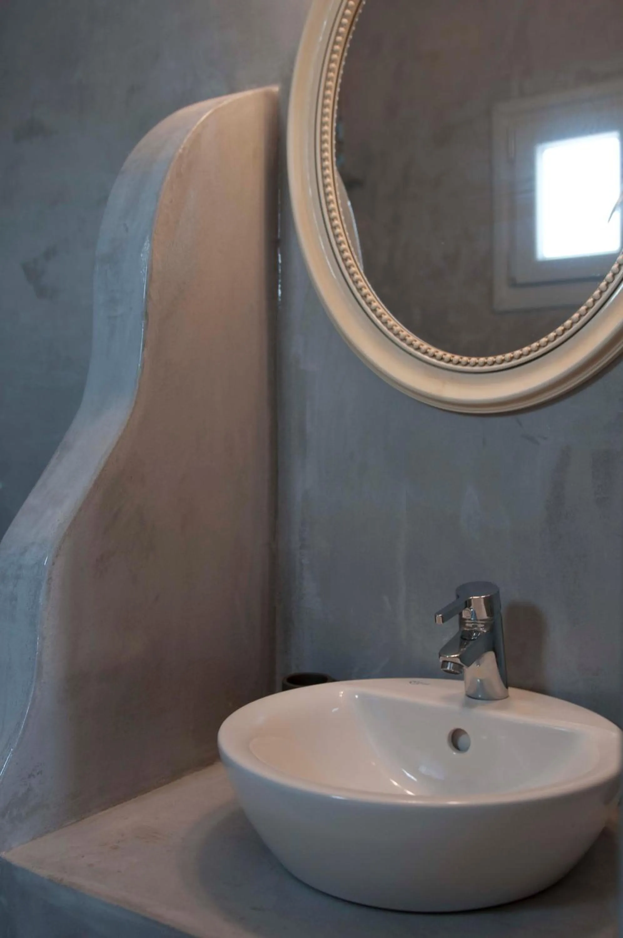 Time of day in Blue Sea Hotel