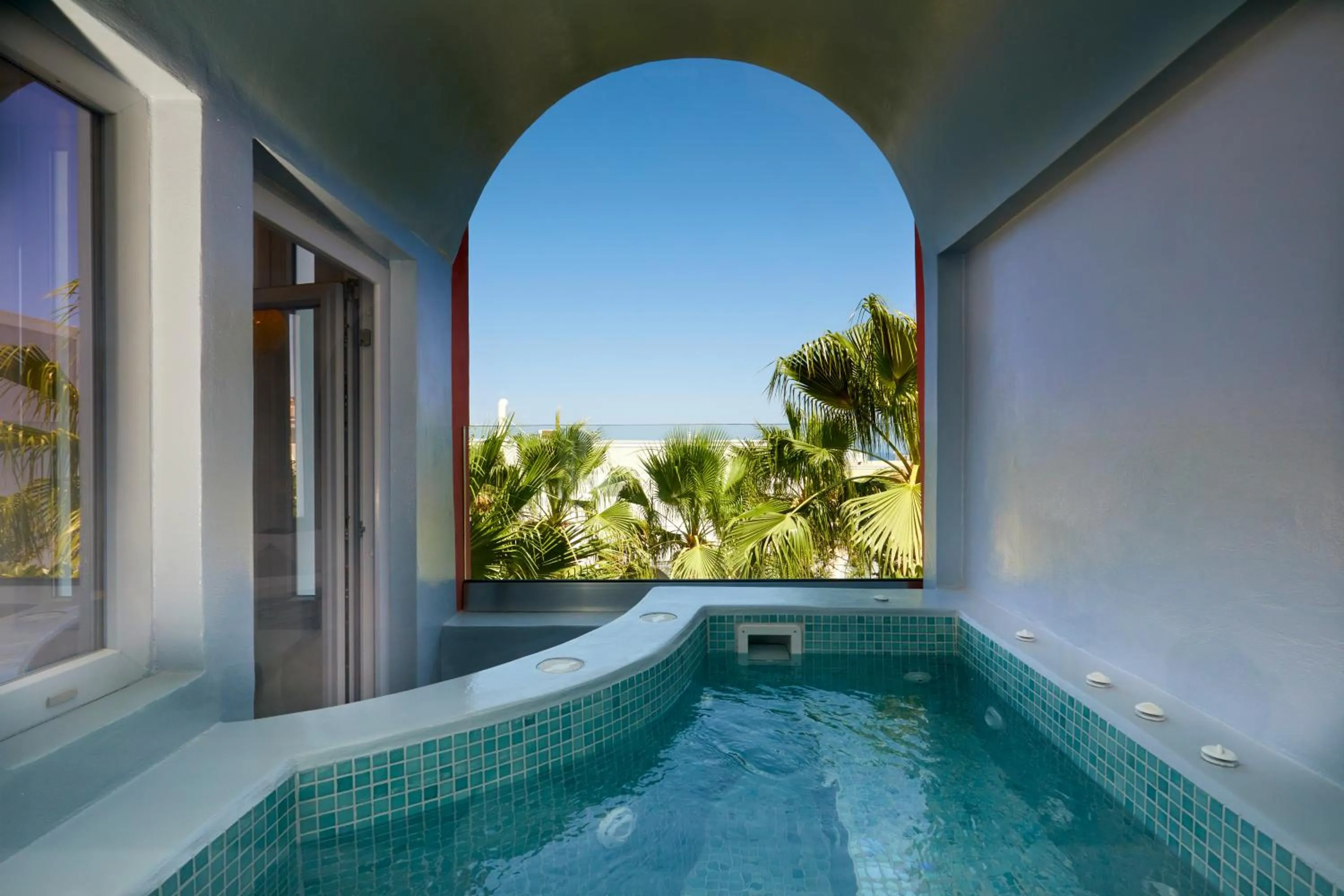 Hot Tub in Blue Sea Hotel