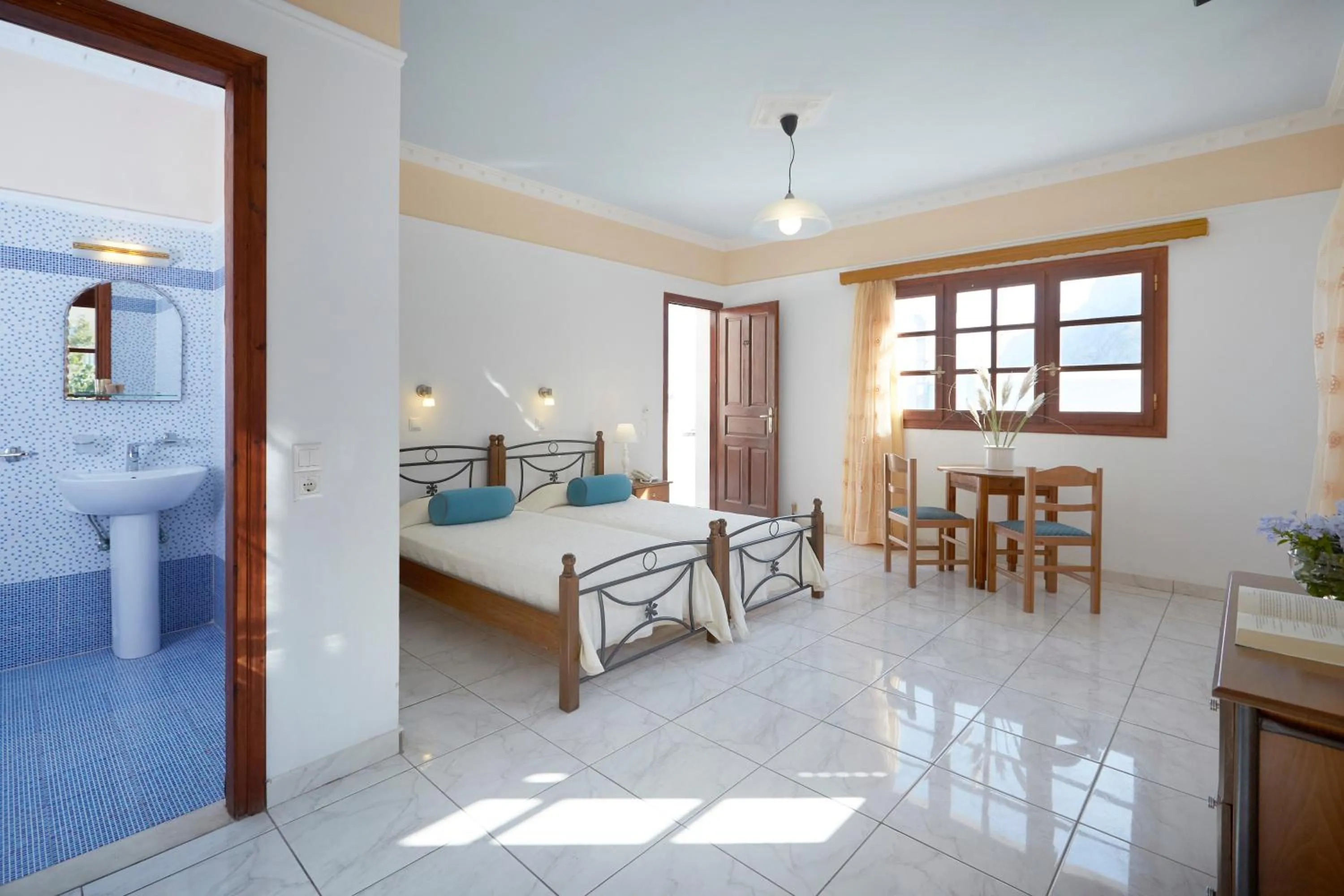 Photo of the whole room, Bed in Blue Sea Hotel