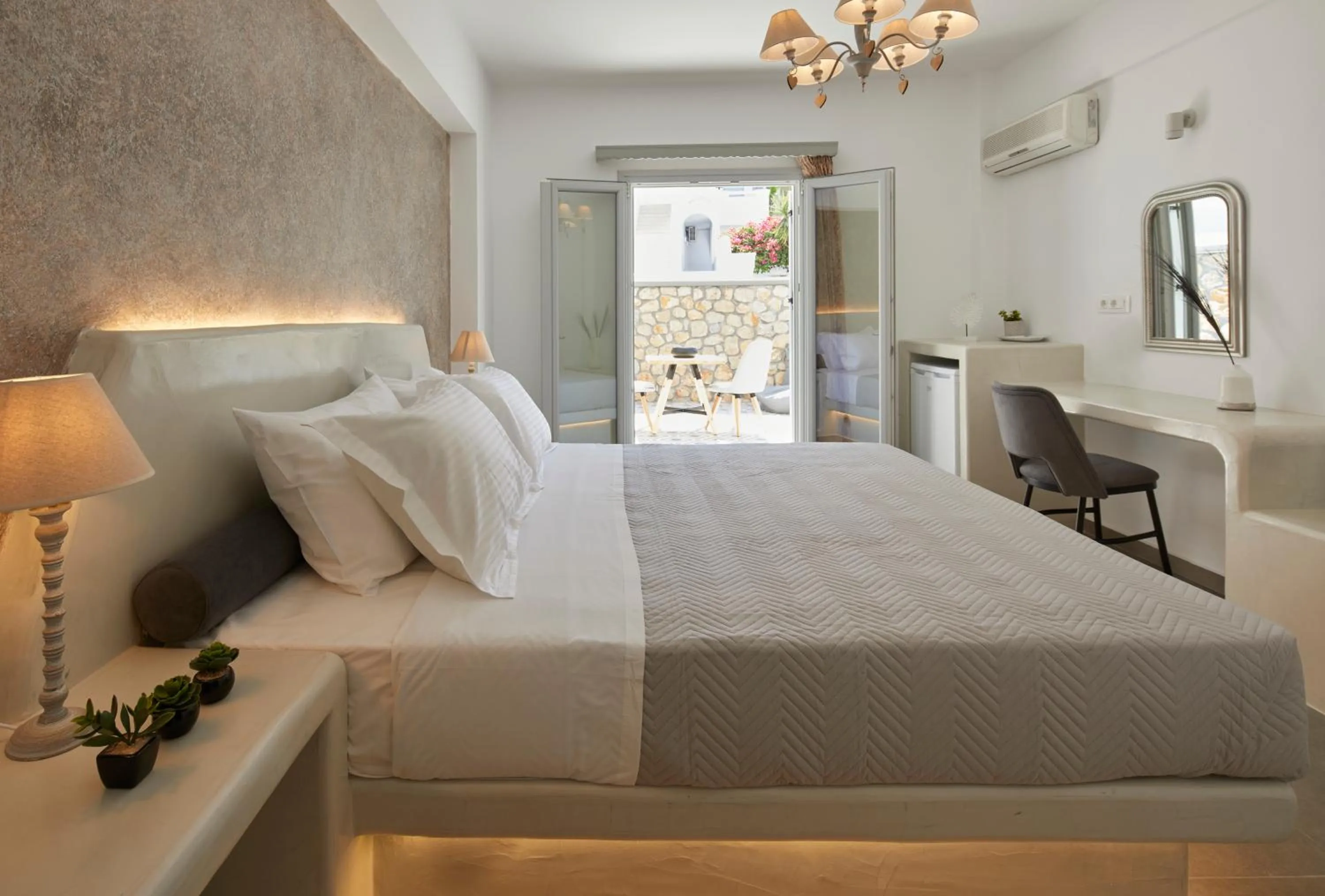 Bedroom, Bed in Blue Sea Hotel