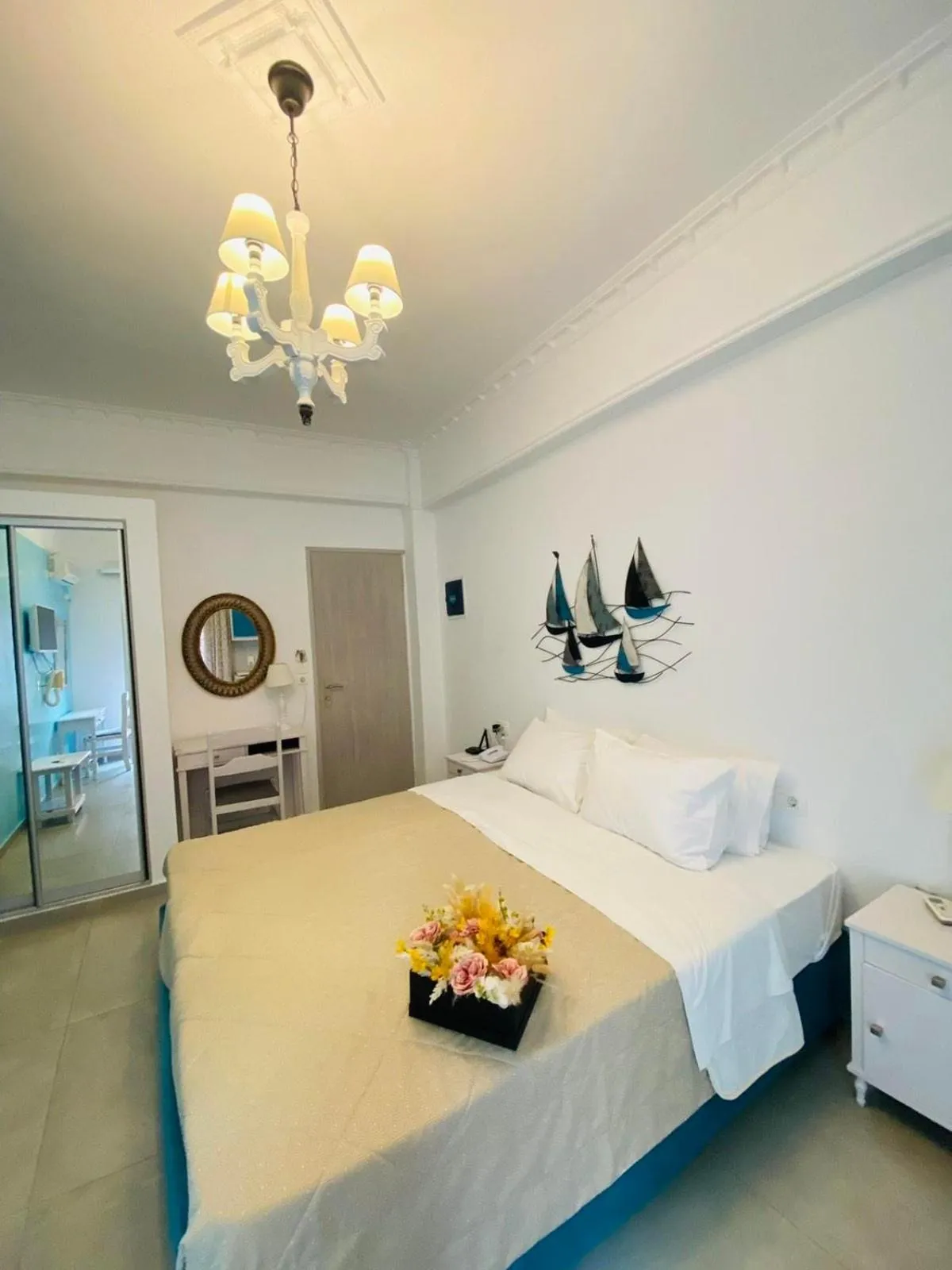 Bedroom, Bed in Blue Sea Hotel