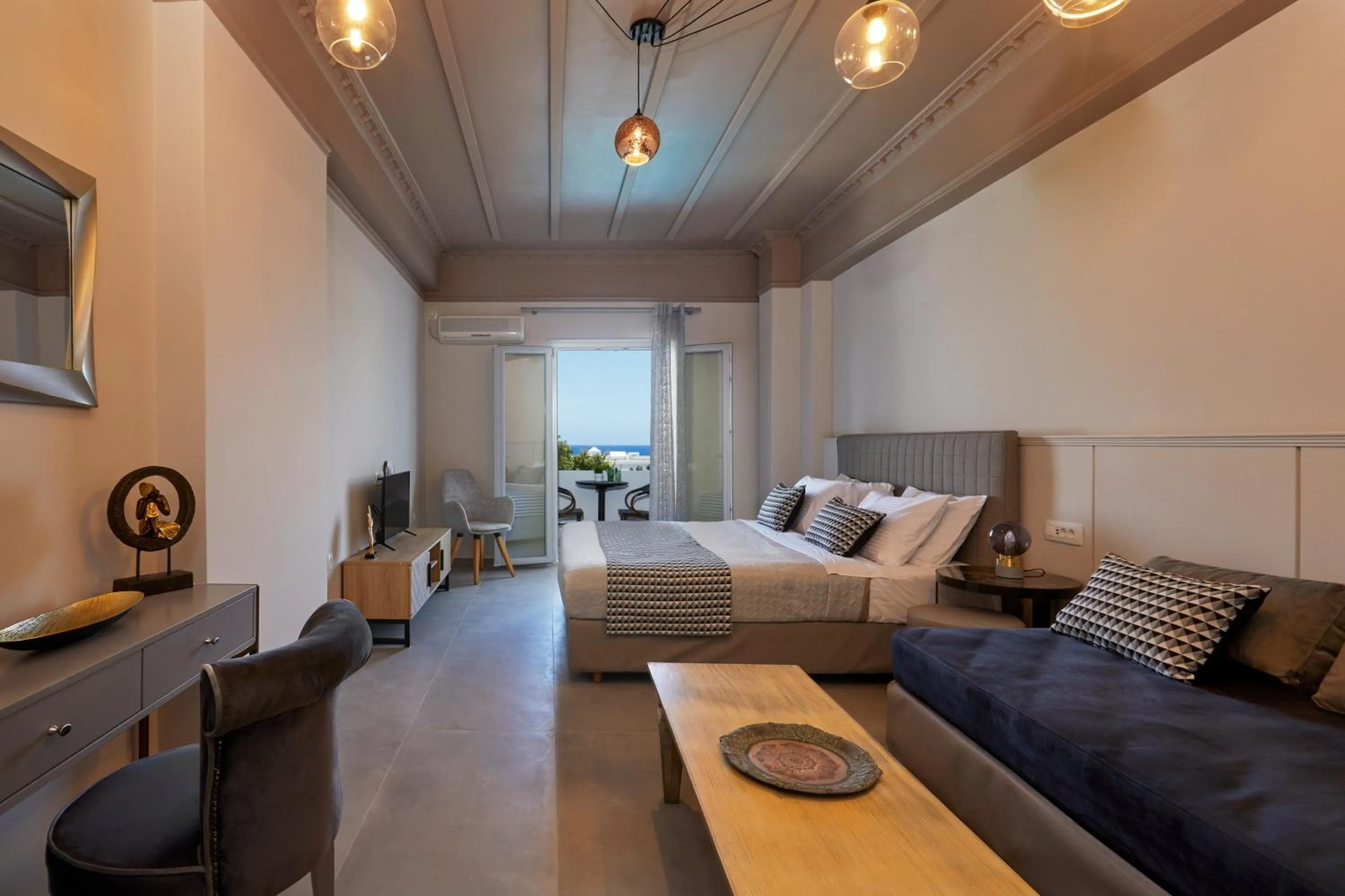 Bedroom, Bed in Blue Sea Hotel