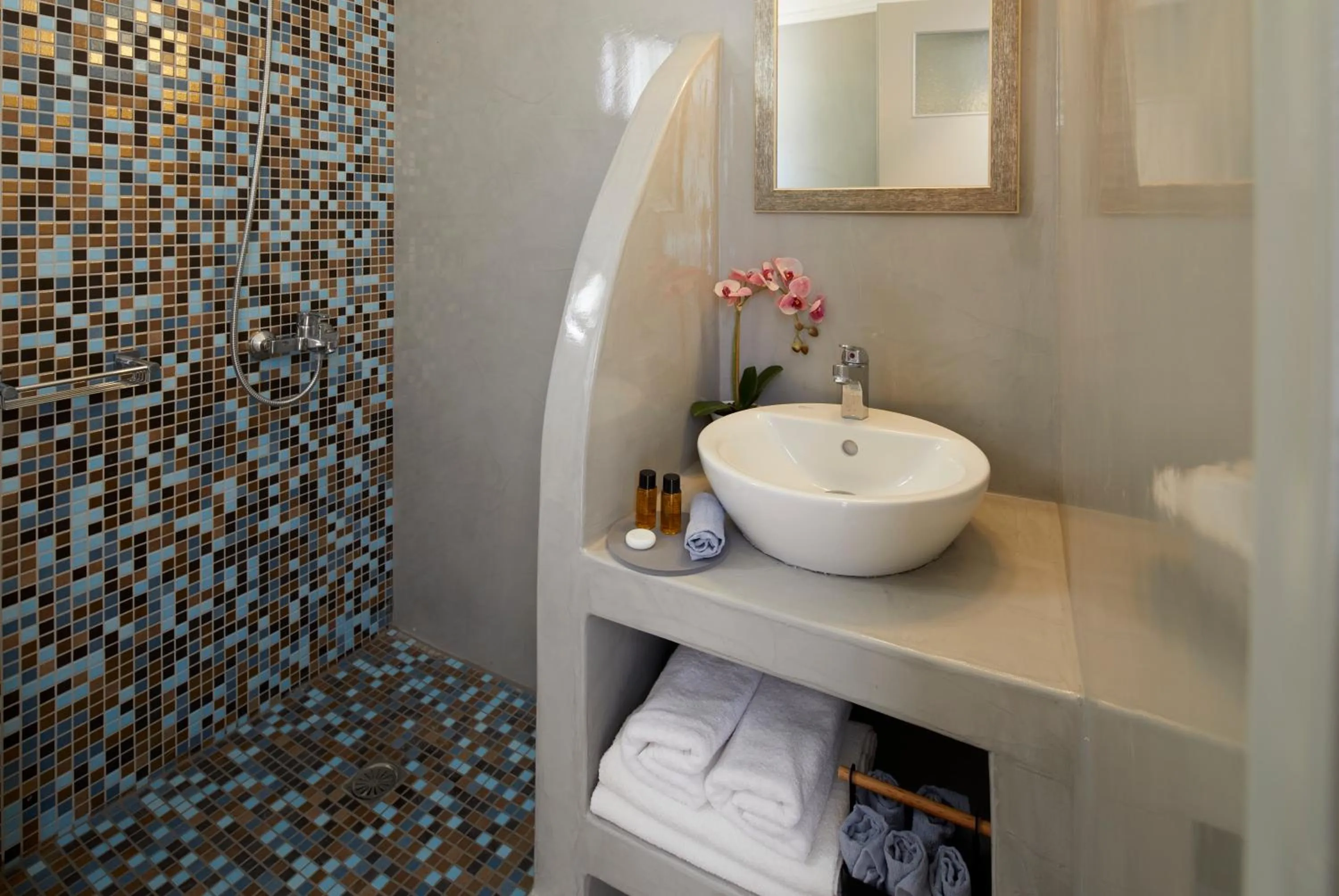 Shower in Blue Sea Hotel