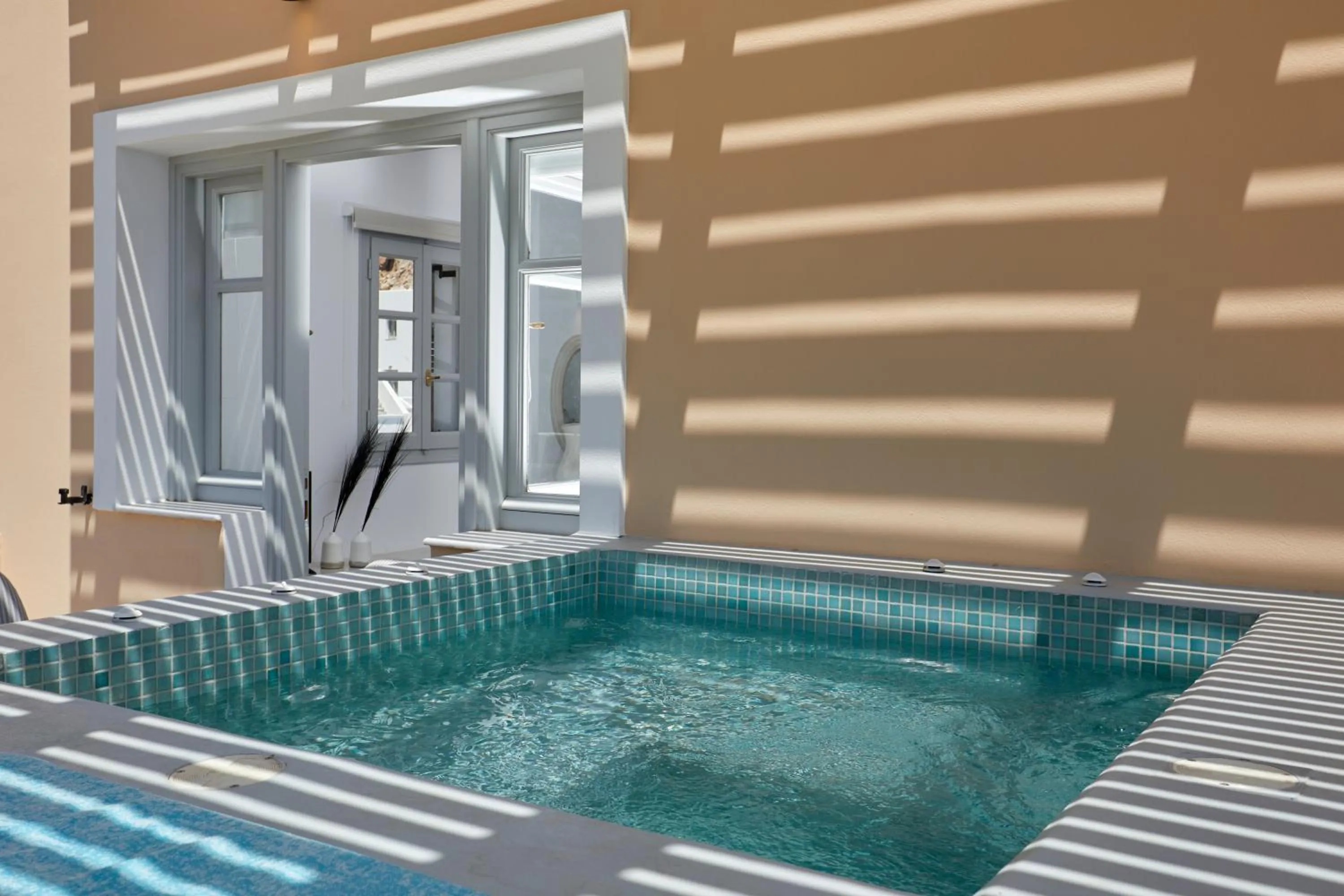 Hot Tub in Blue Sea Hotel