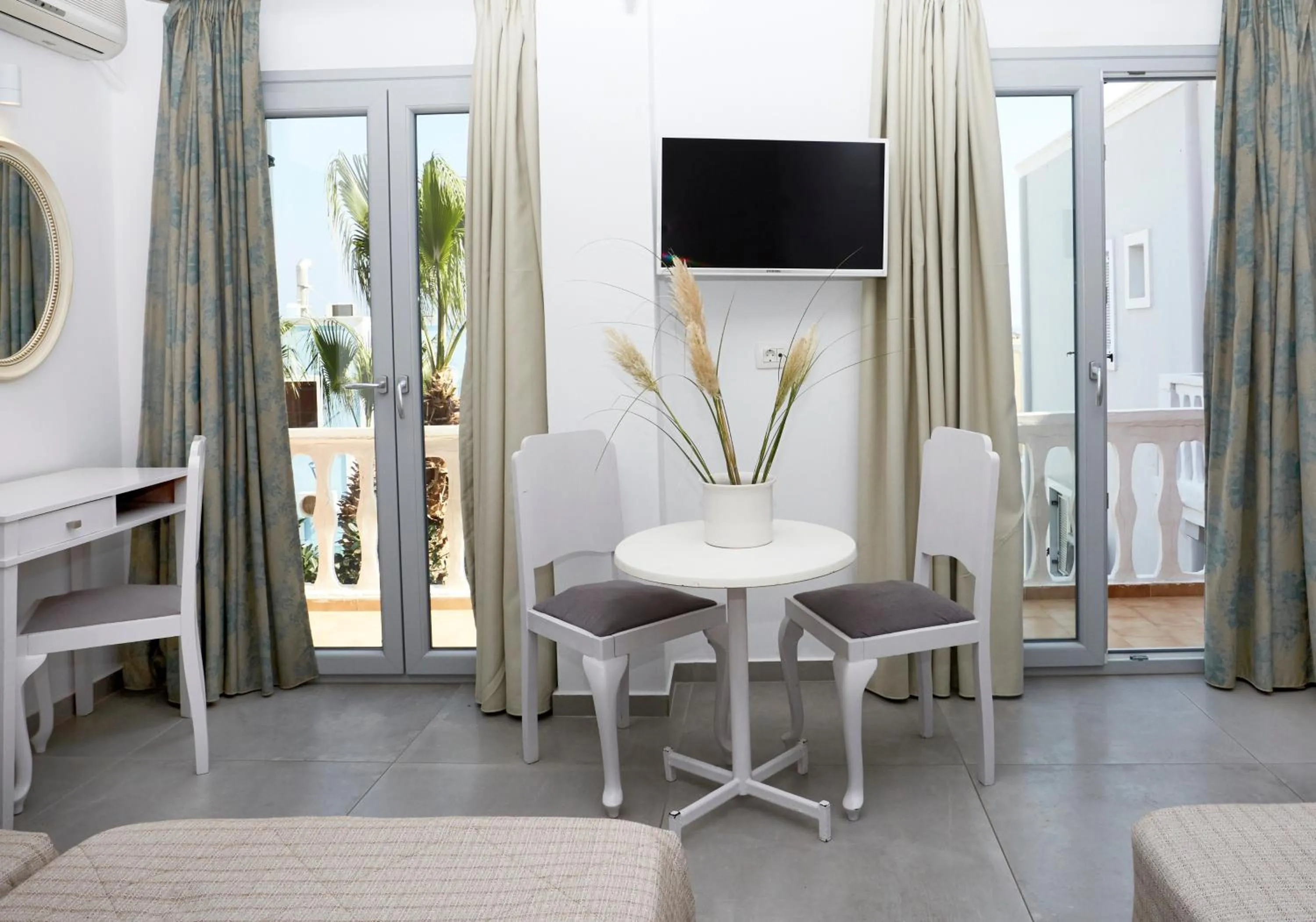 TV and multimedia in Blue Sea Hotel