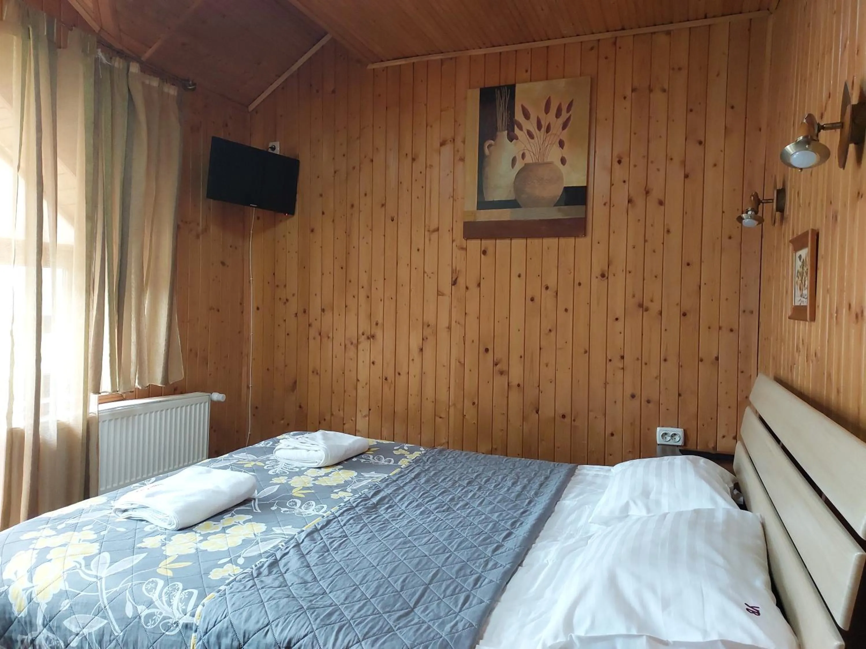 Bed in Urochyshe Vyshnya