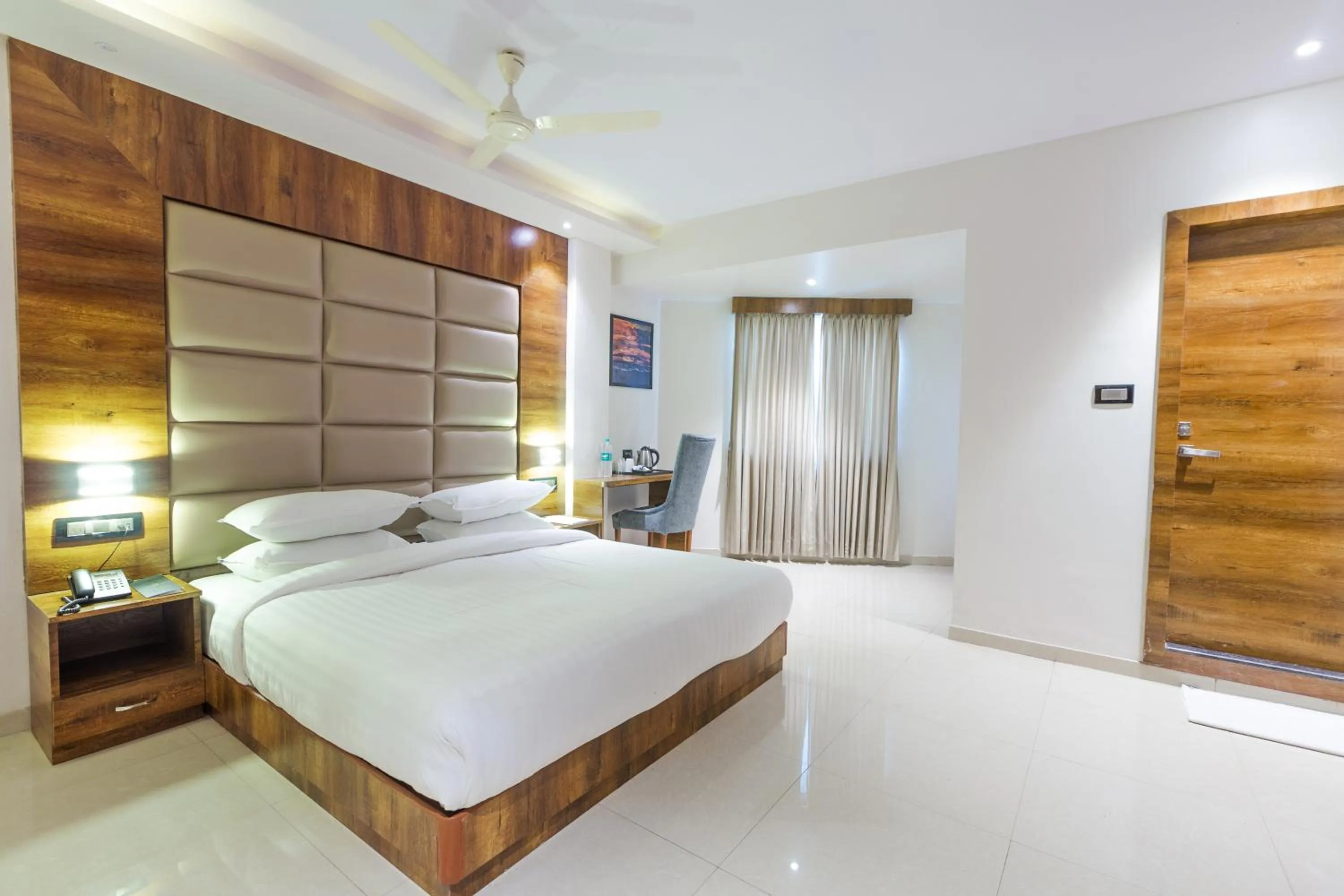 Bedroom, Bed in Aura One Hotel