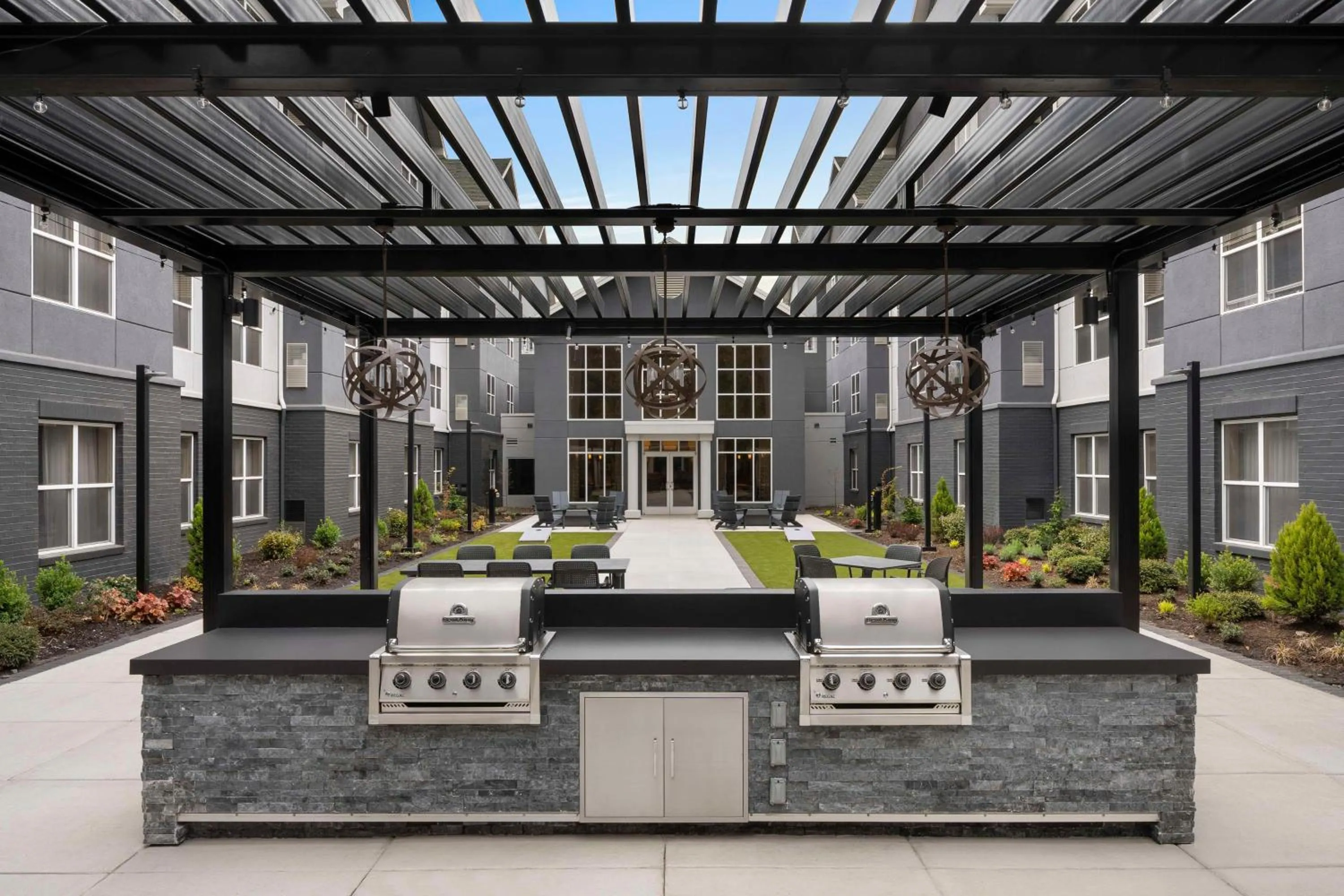 Dining area in Homewood Suites Hillsboro Beaverton