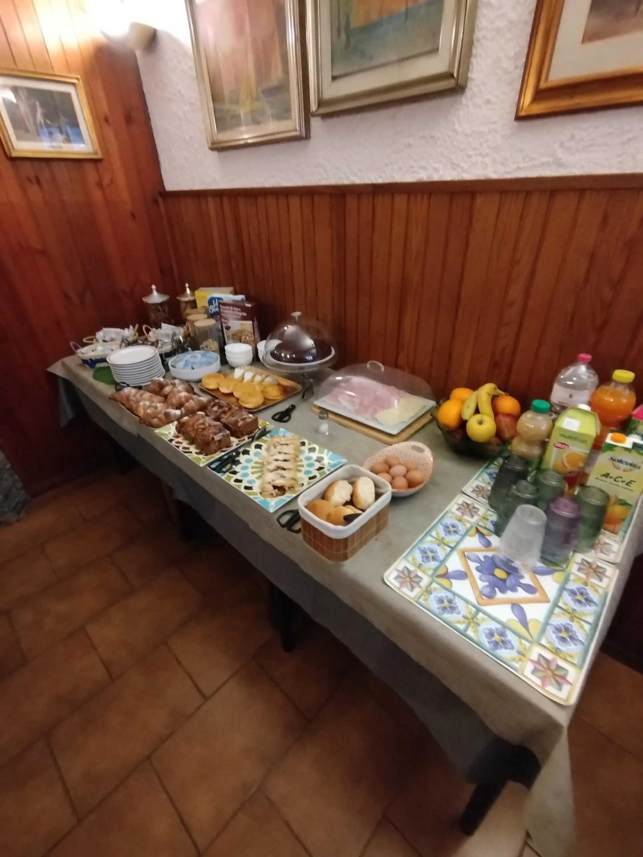 Buffet breakfast in Hotel Milano San Giovanni Lupatoto