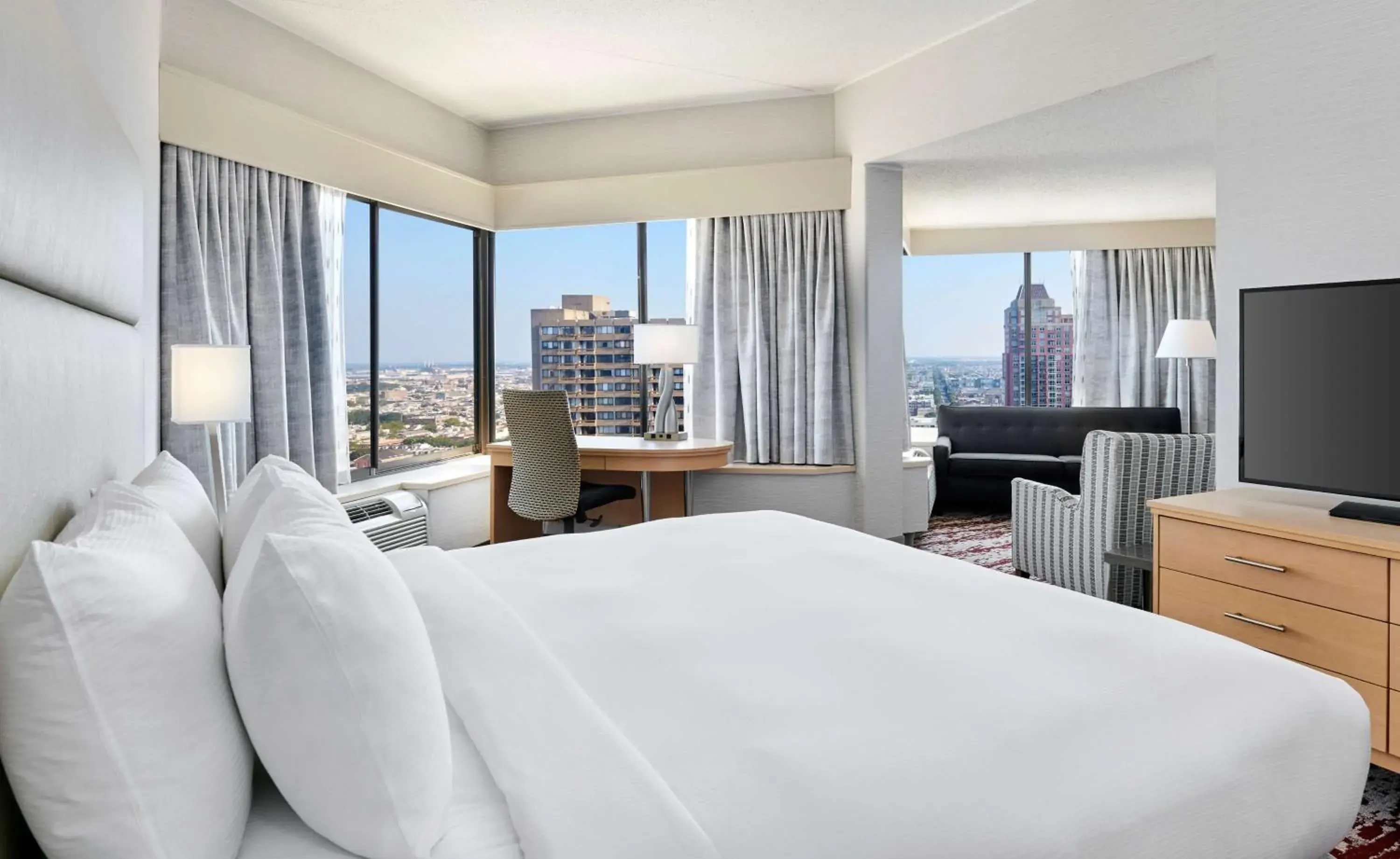 Junior Suite in DoubleTree by Hilton Hotel Philadelphia Center City Junior Suite in DoubleTree by Hilton Hotel Philadelphia Center City