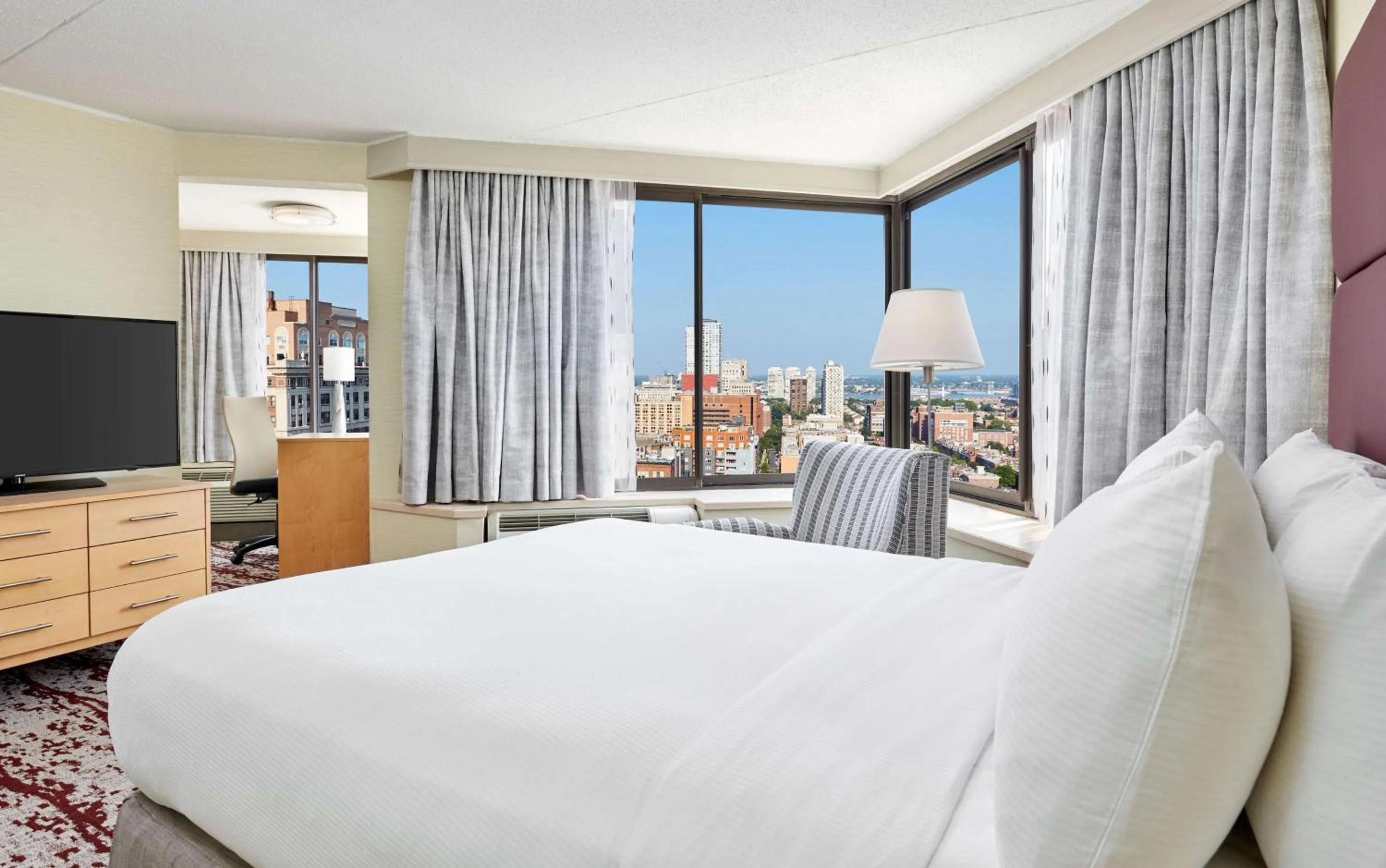 Bed in DoubleTree by Hilton Hotel Philadelphia Center City