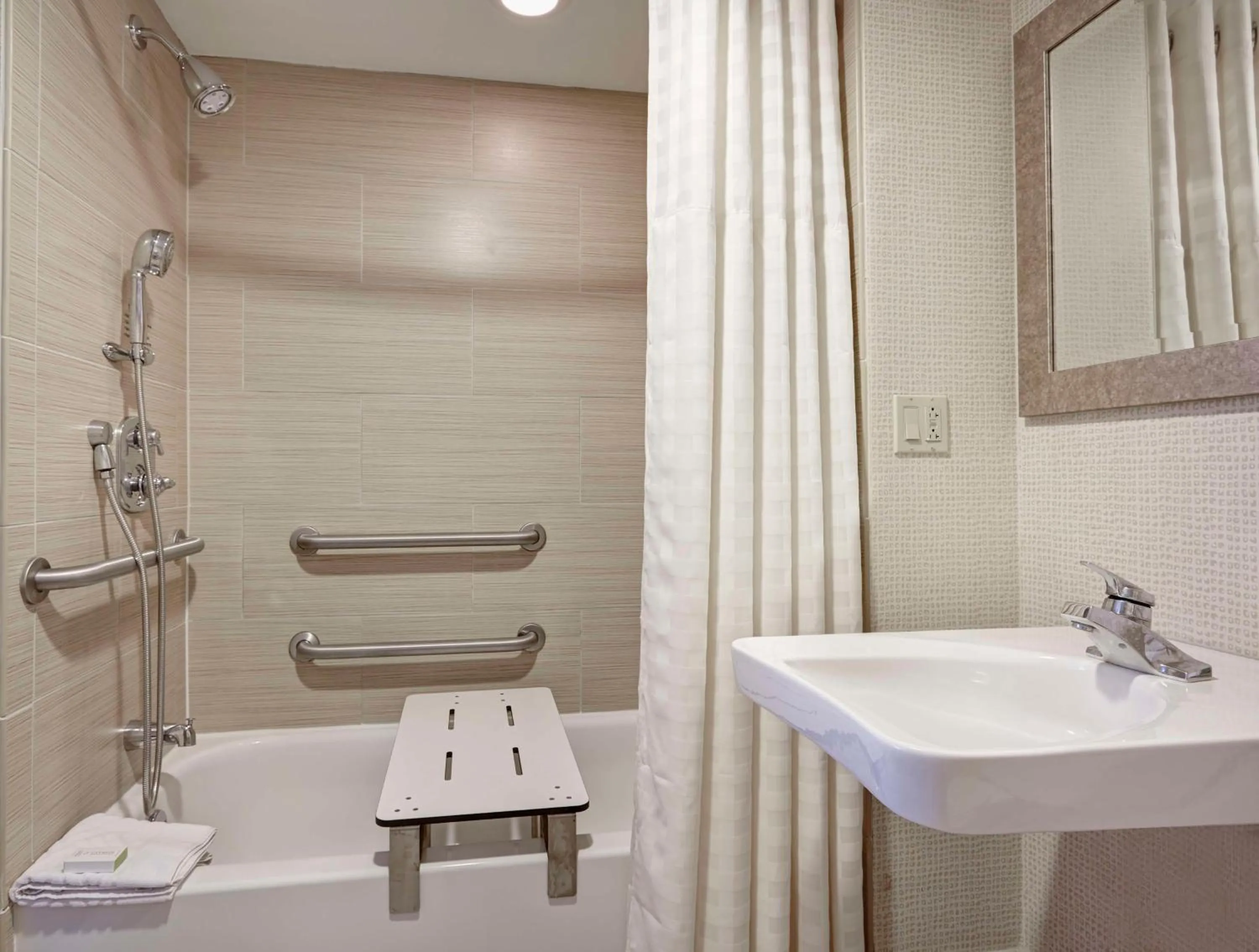 Bathroom in DoubleTree by Hilton Hotel Philadelphia Center City