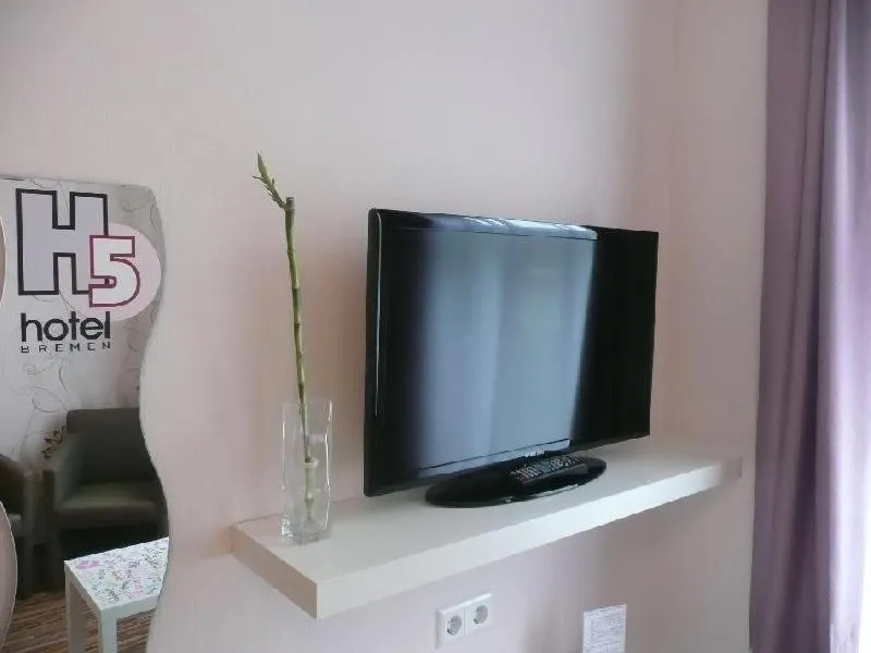 TV and multimedia in H5 Hotel Bremen