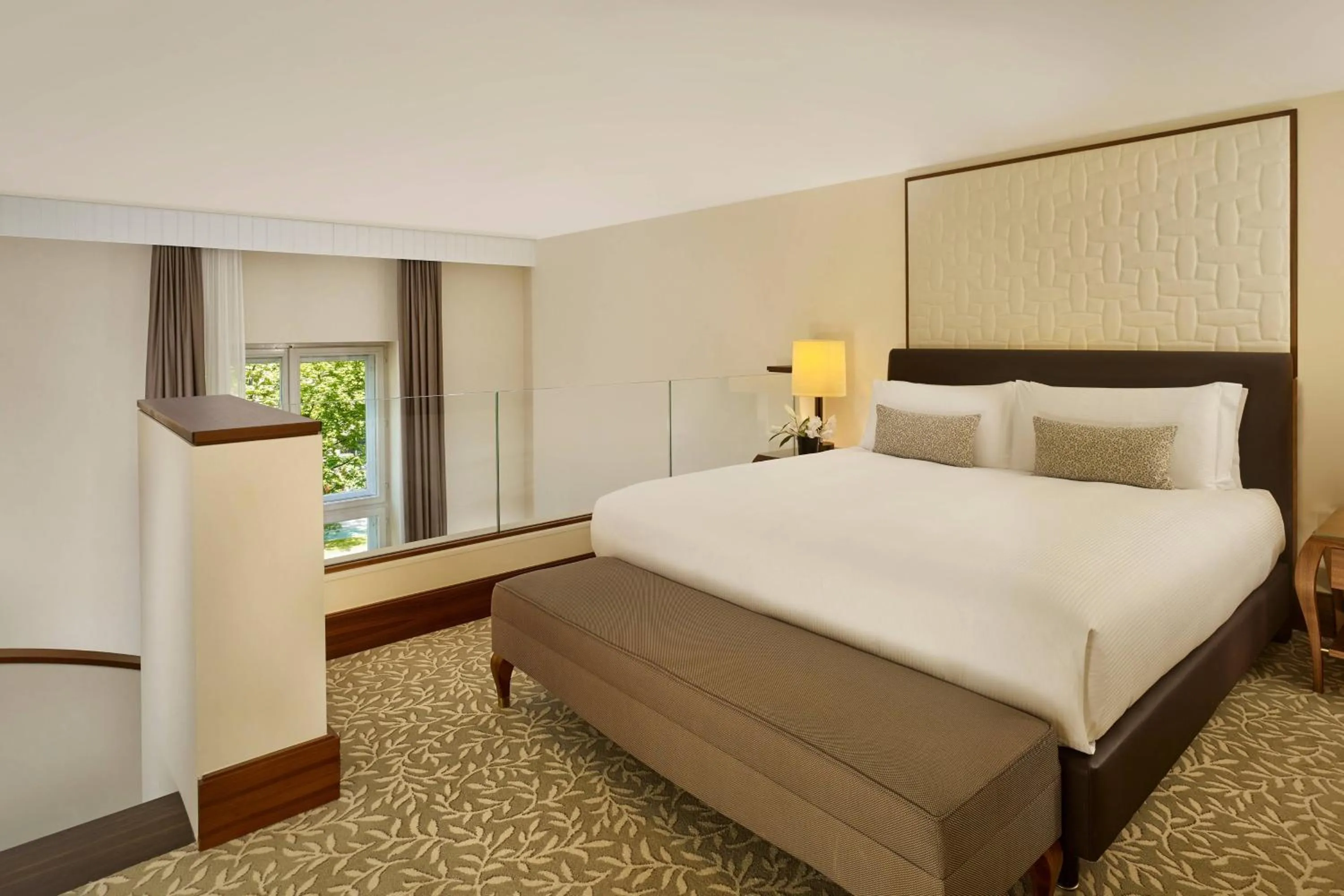 Photo of the whole room, Bed in The Ritz-Carlton, Vienna