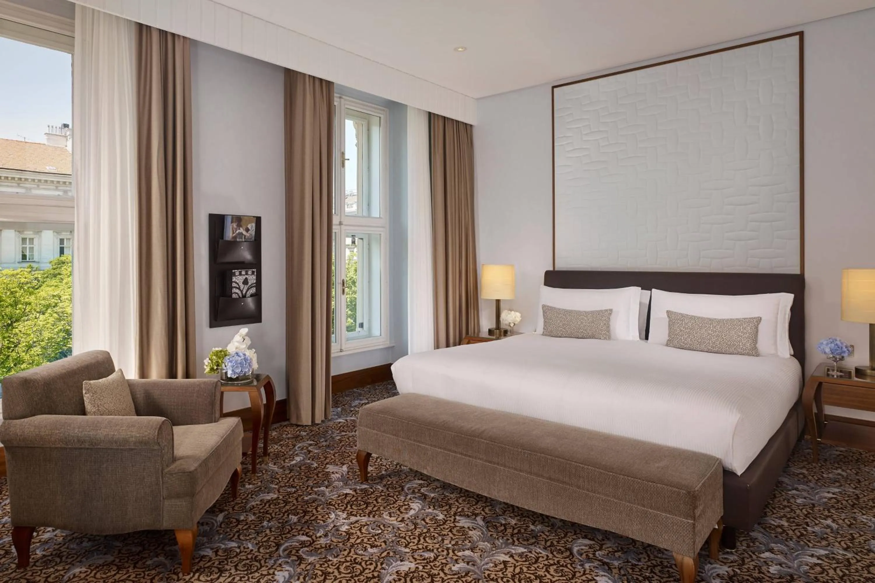 Photo of the whole room, Bed in The Ritz-Carlton, Vienna