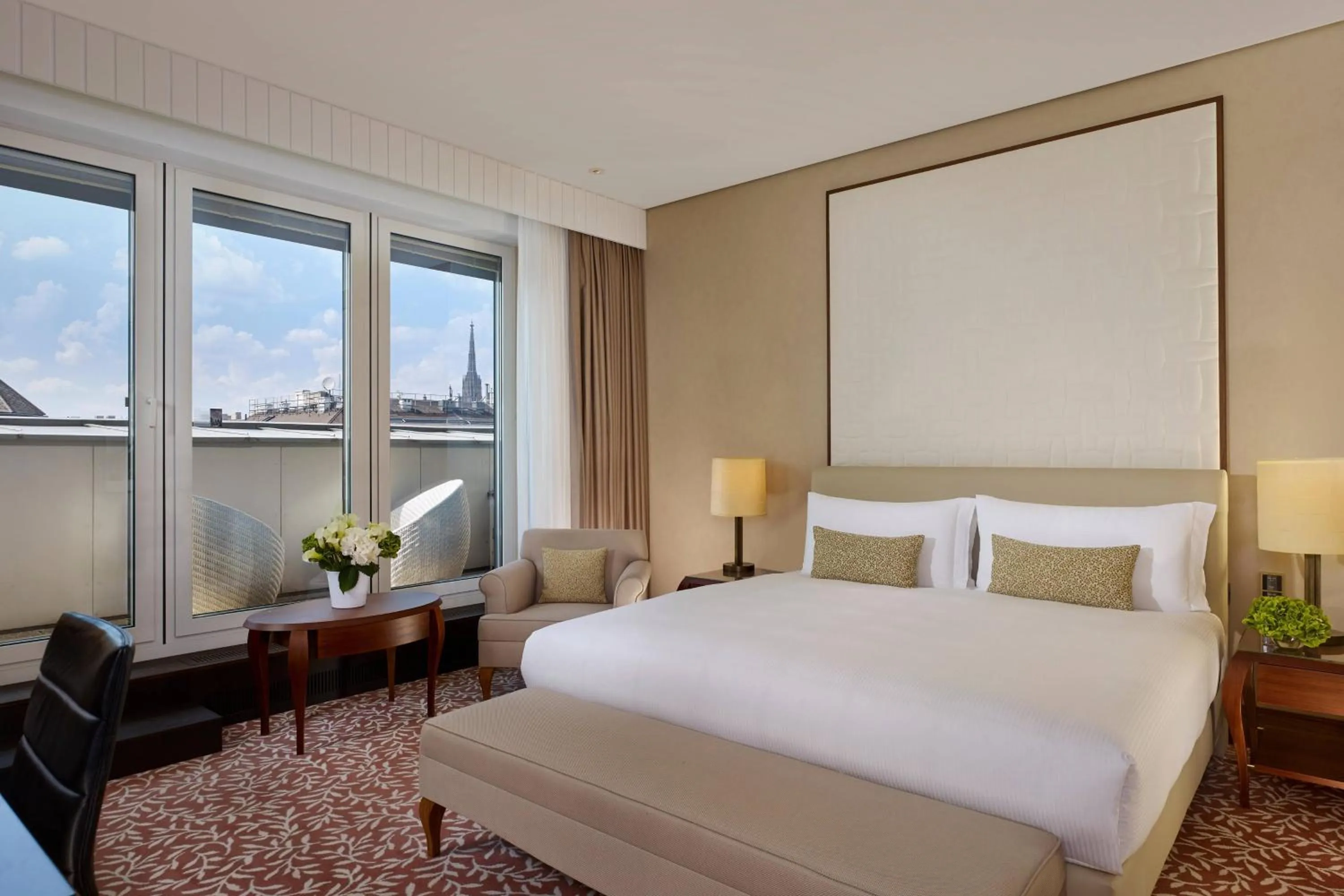 Photo of the whole room, Bed in The Ritz-Carlton, Vienna